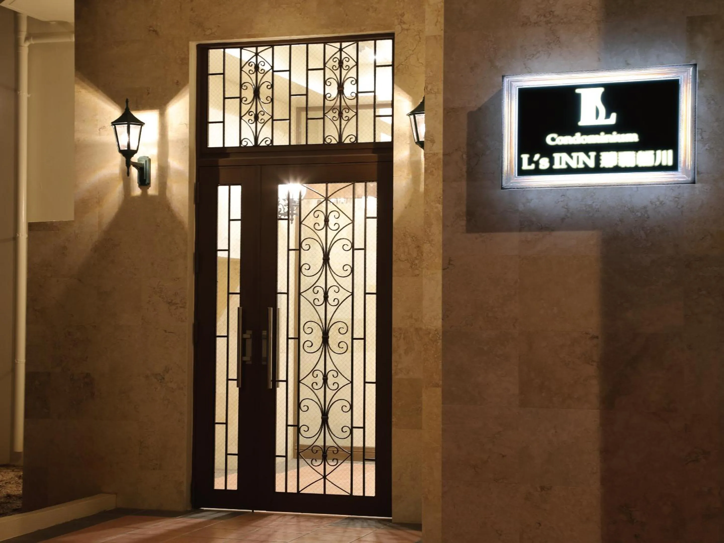 Facade/entrance in Condominium L's INN