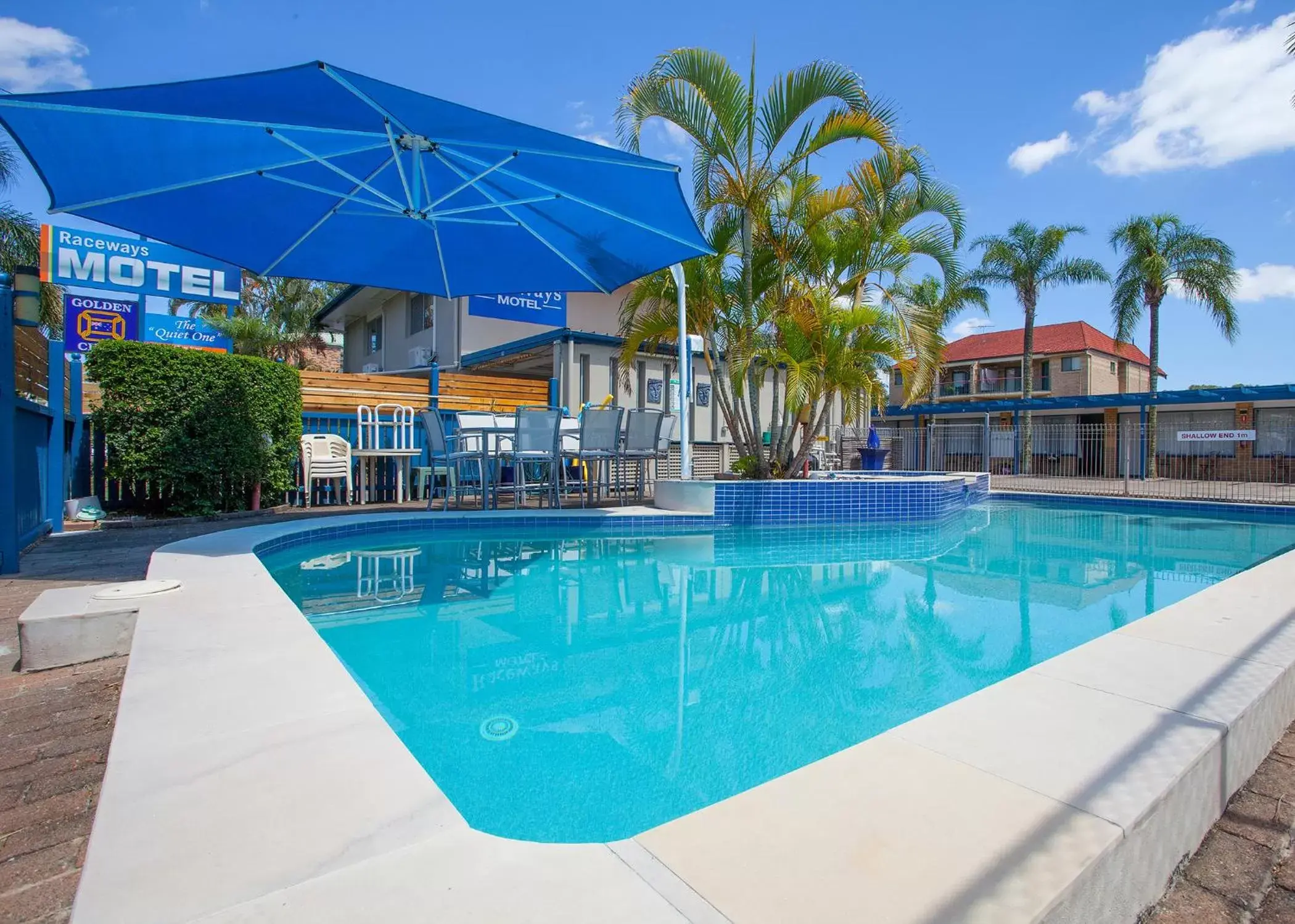 Swimming Pool in Raceways Motel