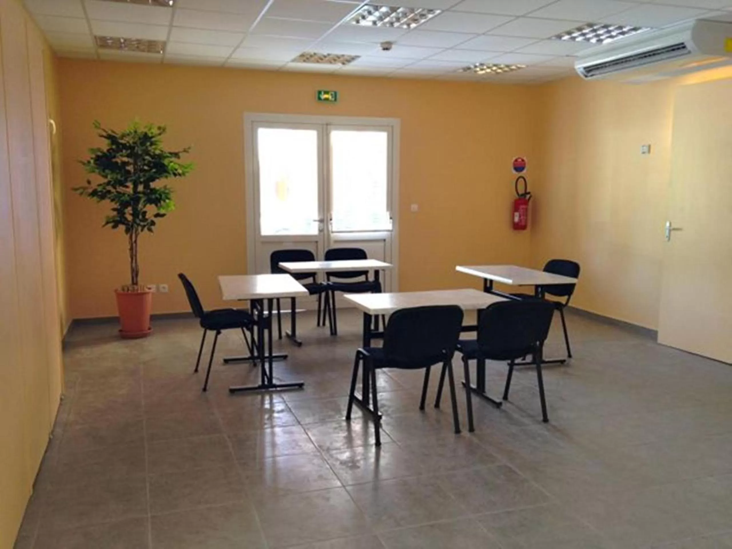 Business facilities in Karaibes Residence