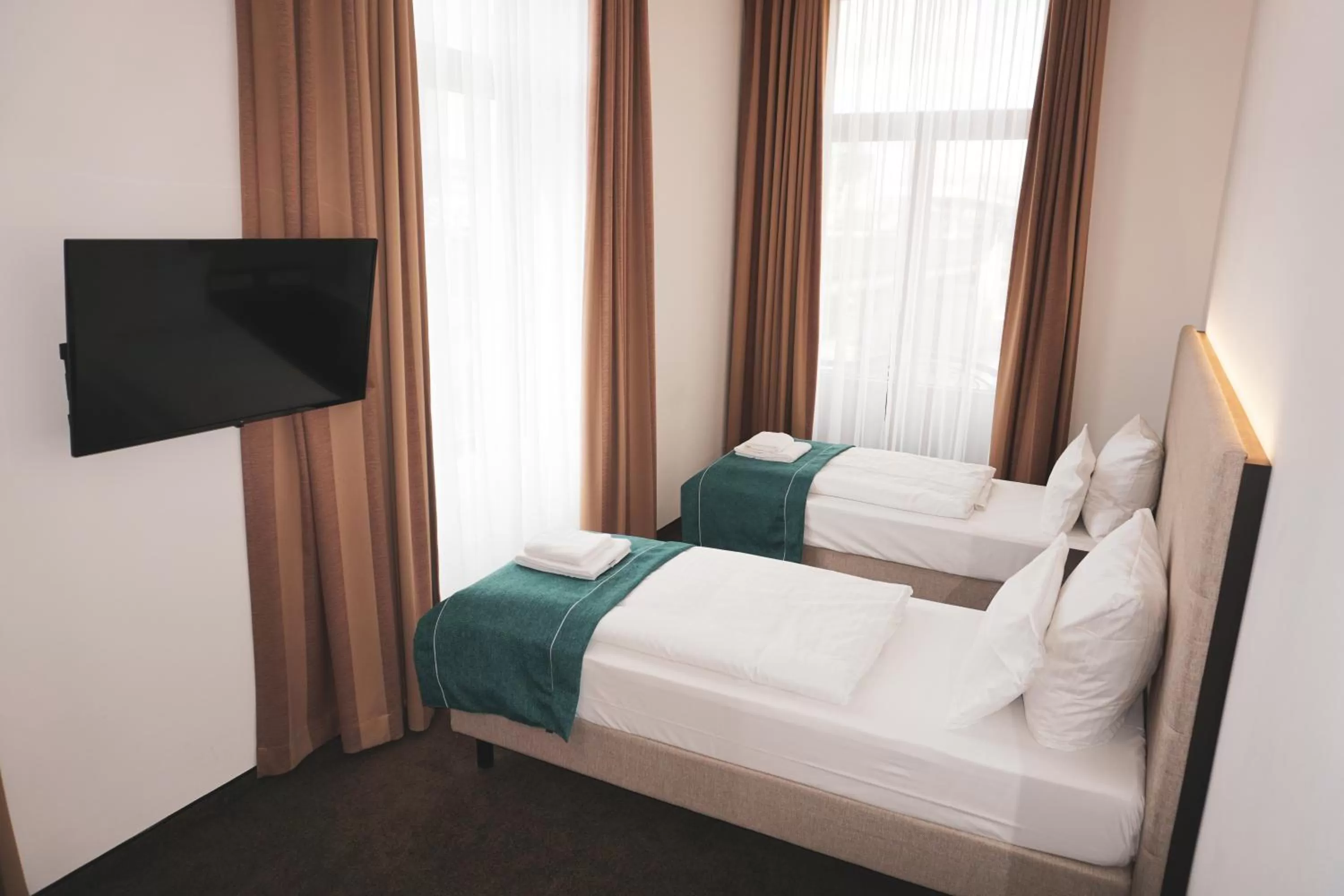 Photo of the whole room, Bed in The Monument Hotel - BW Signature Collection