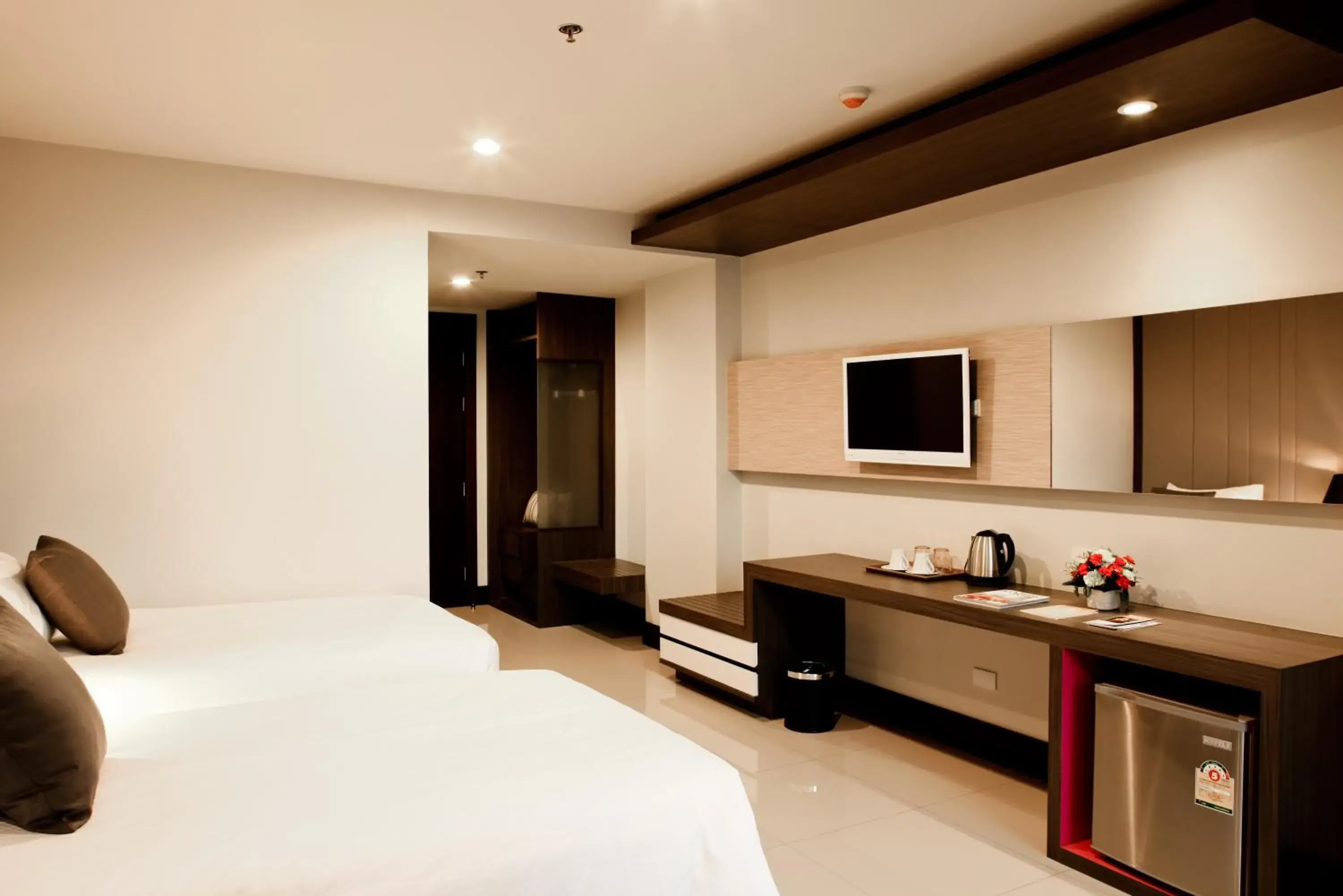 Bedroom, TV/Entertainment Center in Crystal Suites Suvarnbhumi Airport