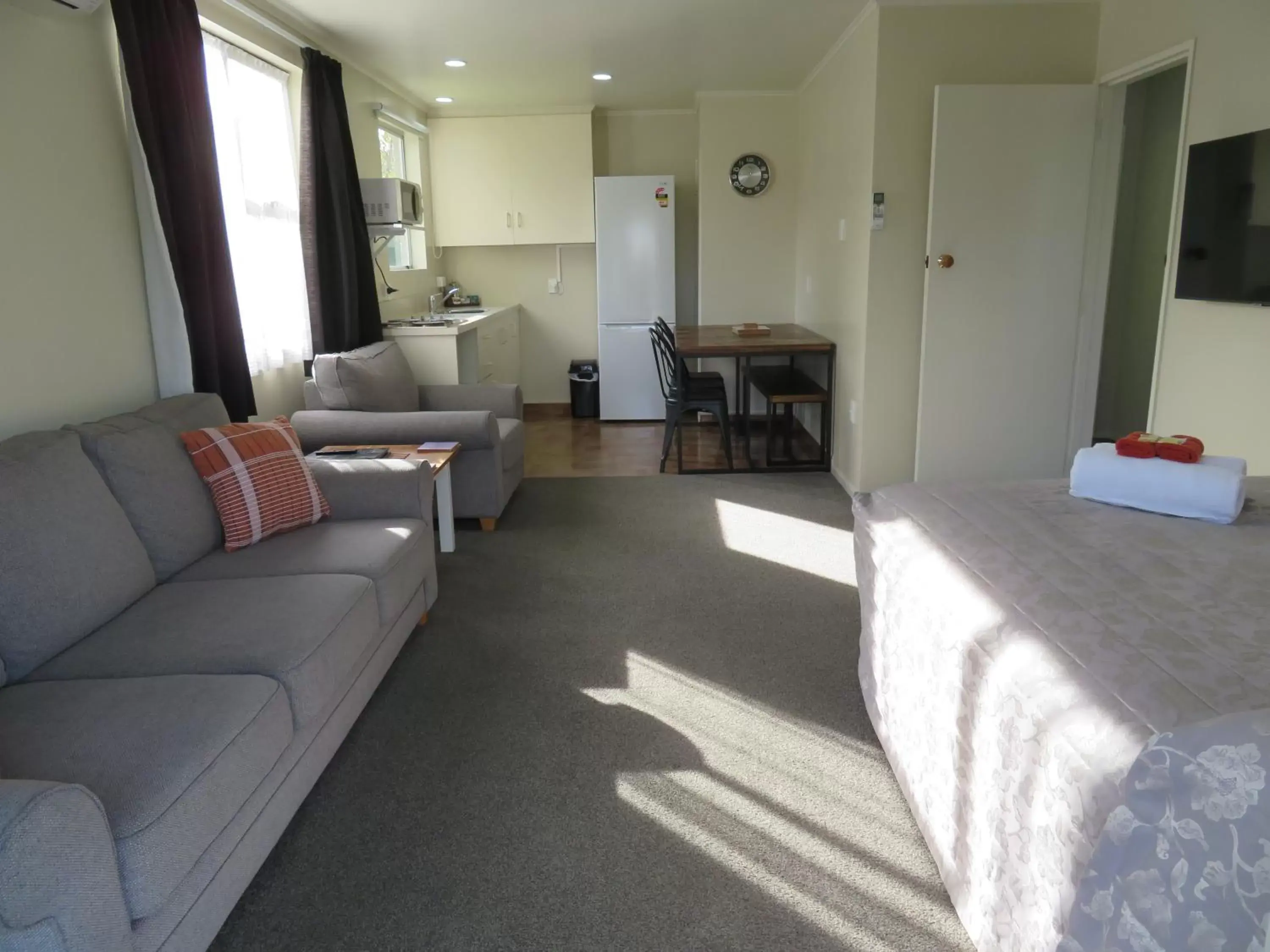 Seating Area in Commodore Court Motel