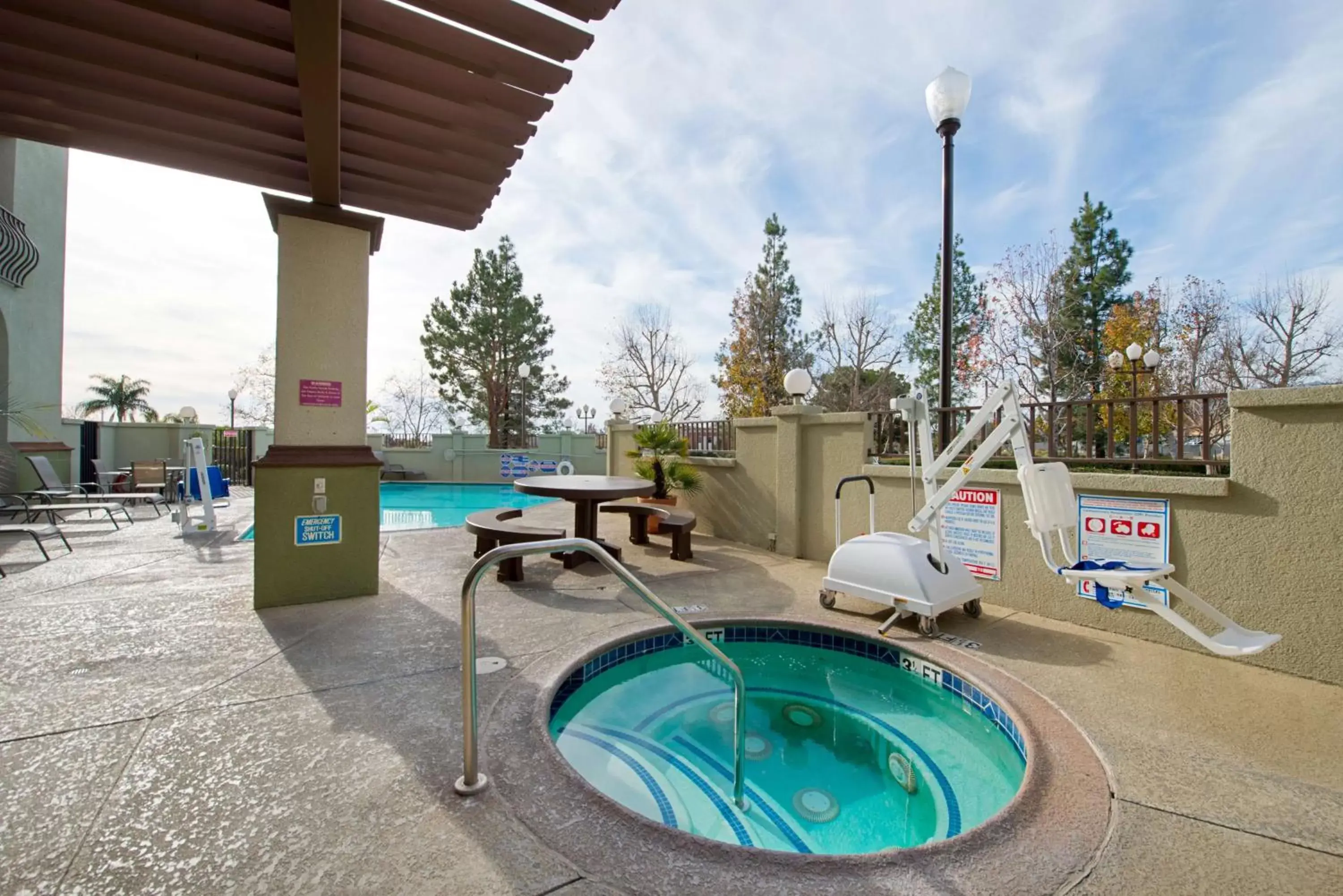 Lobby or reception, Swimming Pool in Best Western Plus Heritage Inn Ontario Rancho Cucamonga