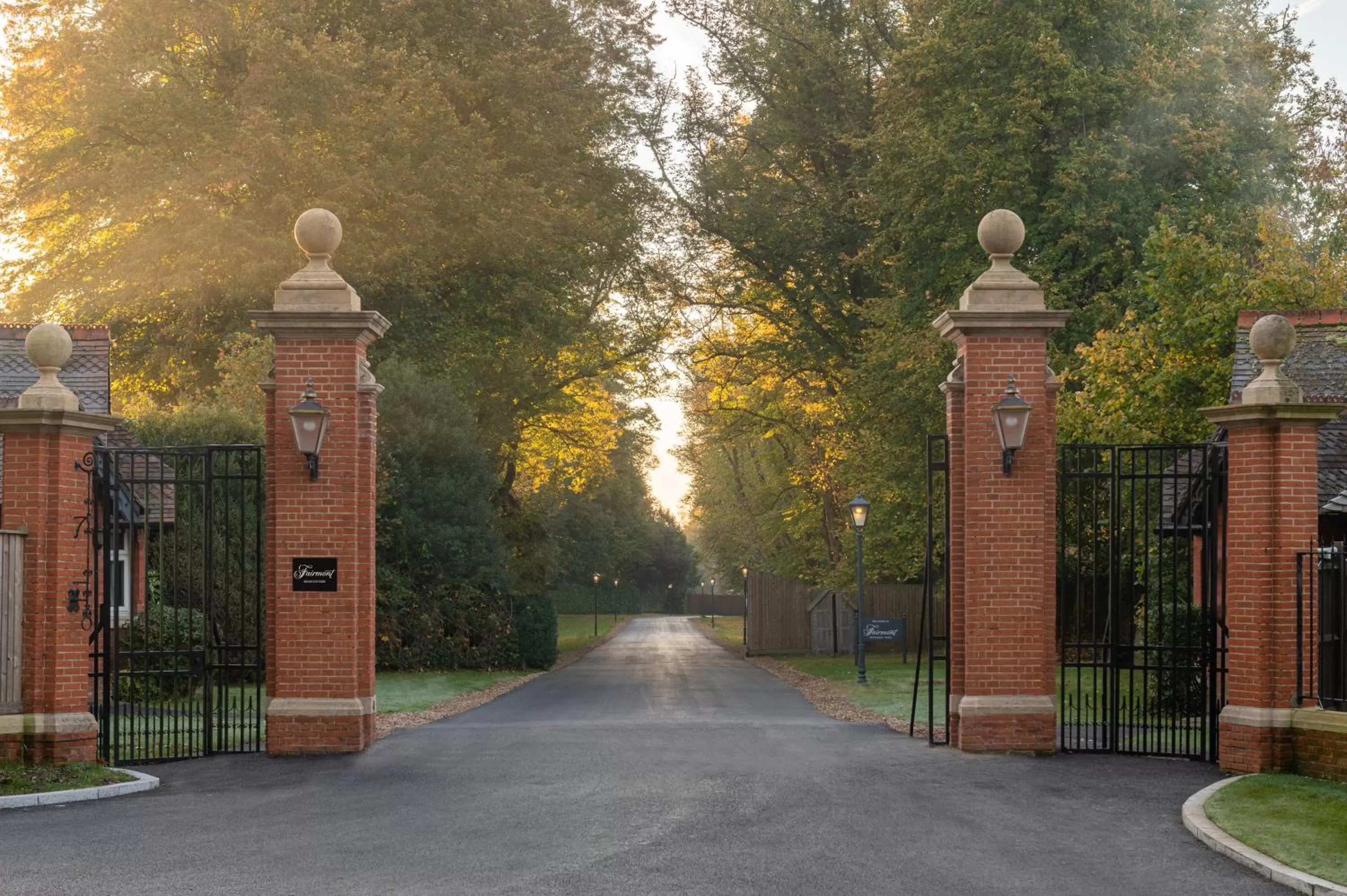 Facade/entrance in Fairmont Windsor Park