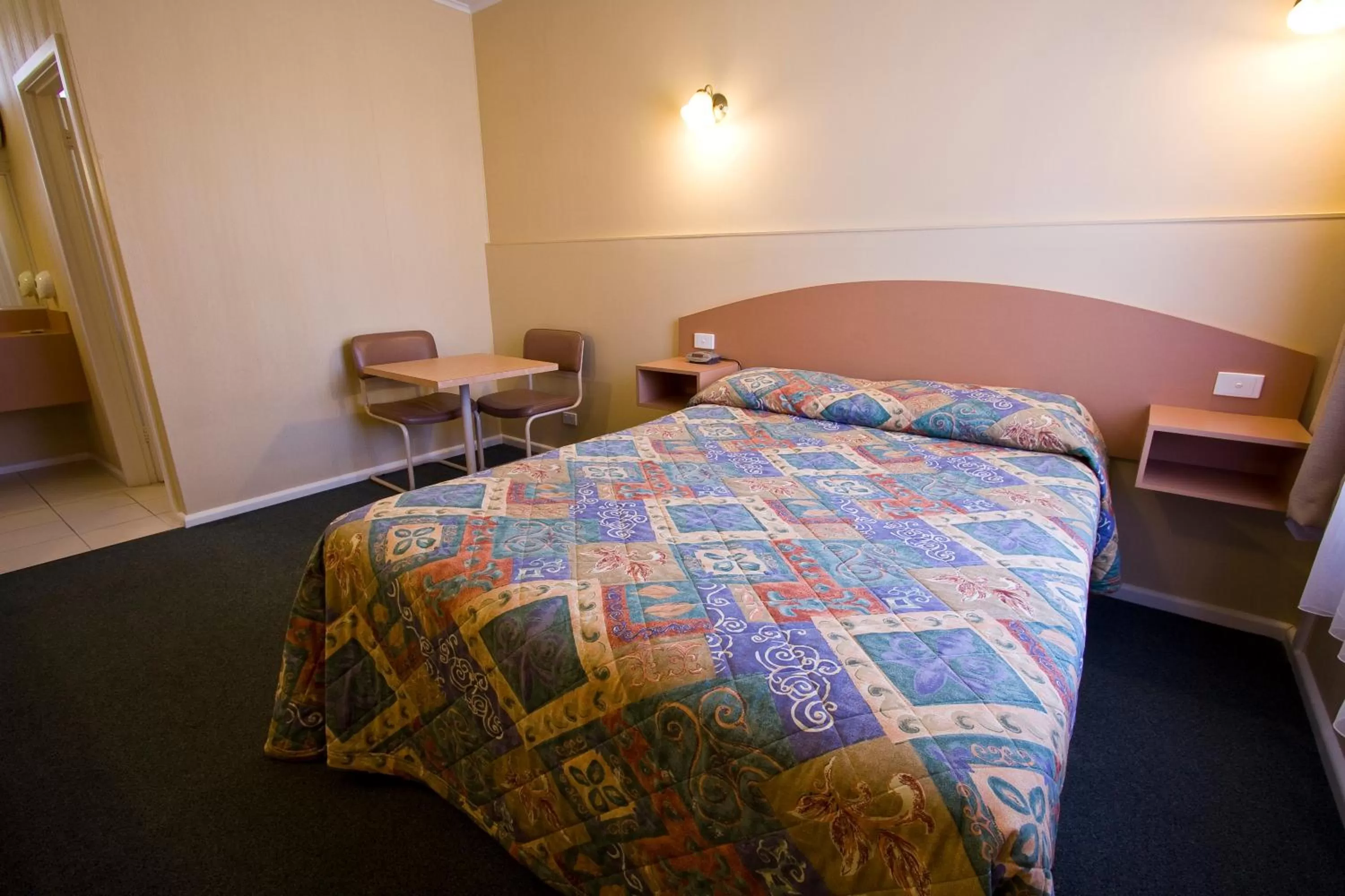 Bed in Parkville Motel