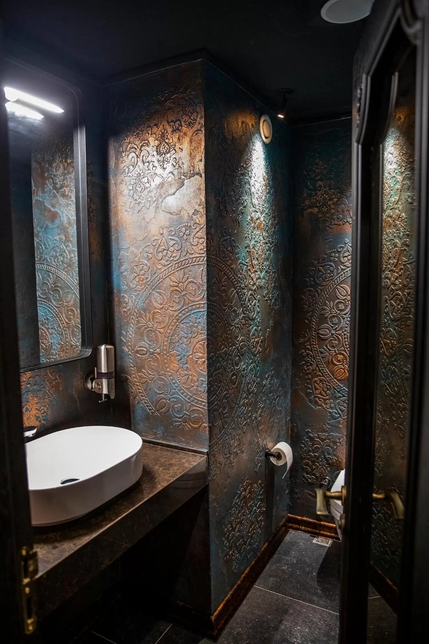 Toilet in Tria Hotel Istanbul-Special Category