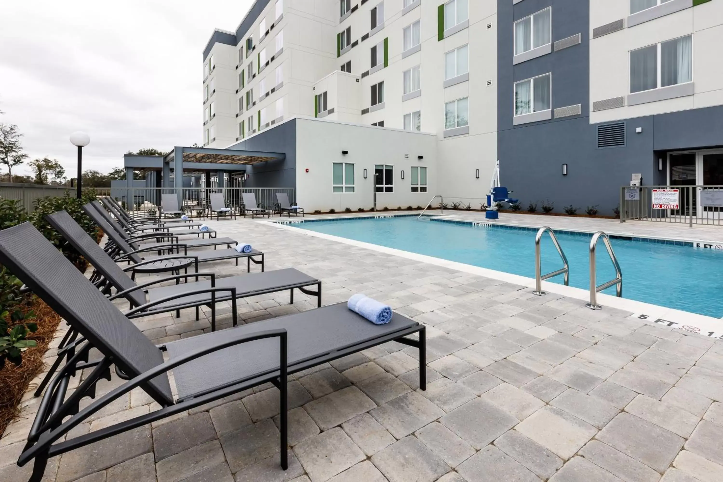 Swimming Pool in Courtyard by Marriott Pensacola West