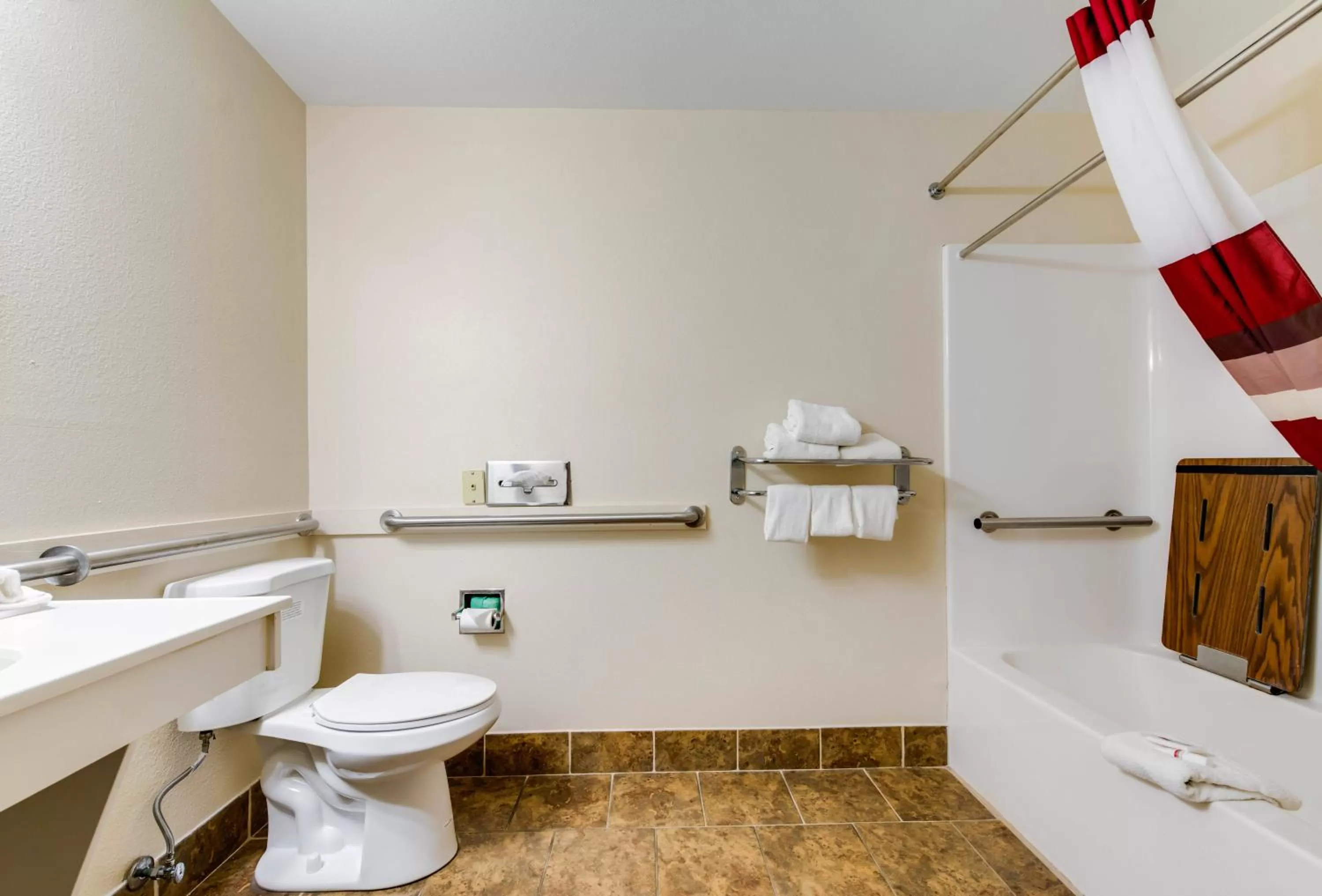 Bathroom in Red Roof Inn & Suites Monee