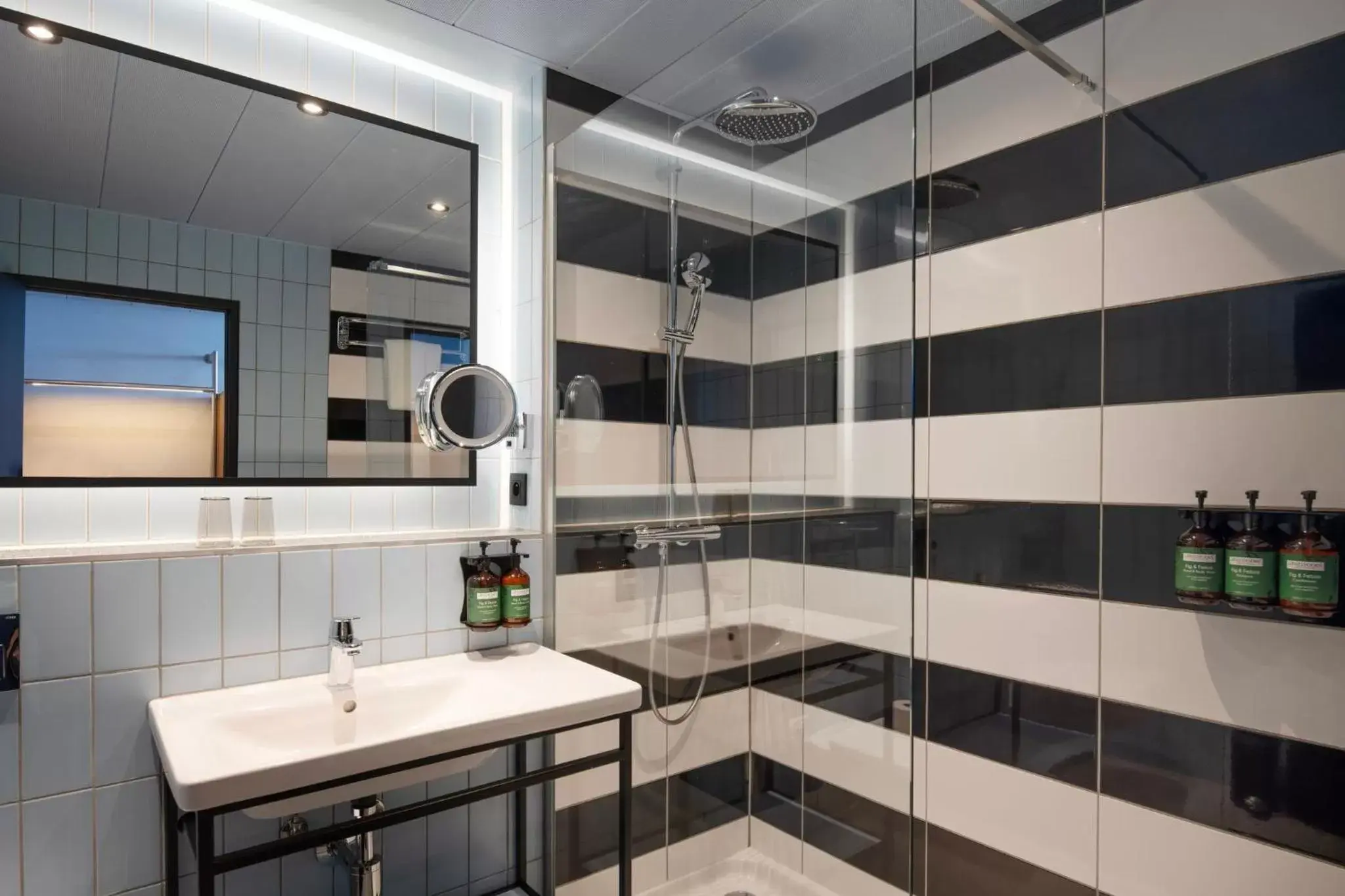 Bathroom in Crowne Plaza Antwerpen, an IHG Hotel