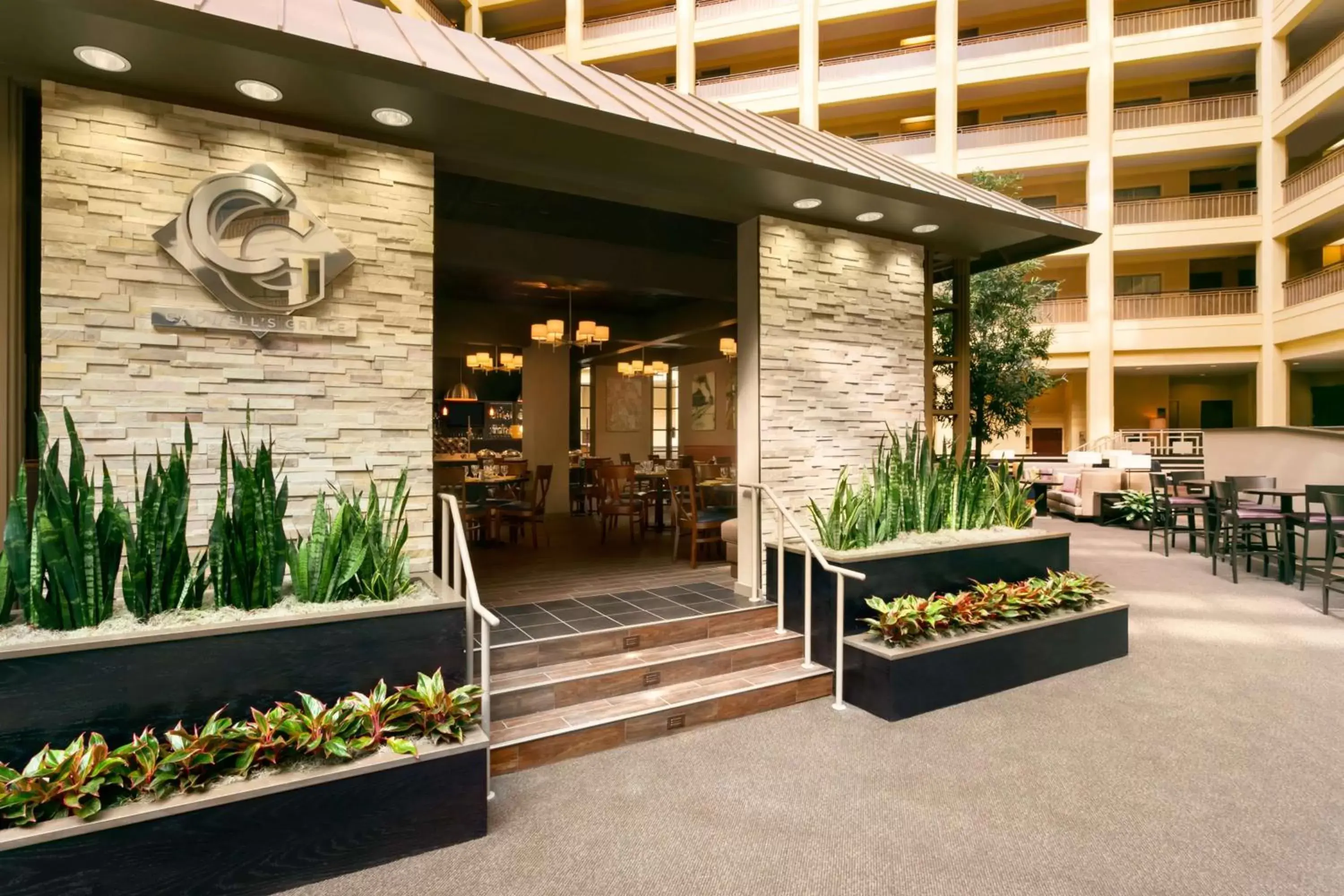 Restaurant/places to eat in Embassy Suites by Hilton Chicago North Shore Deerfield