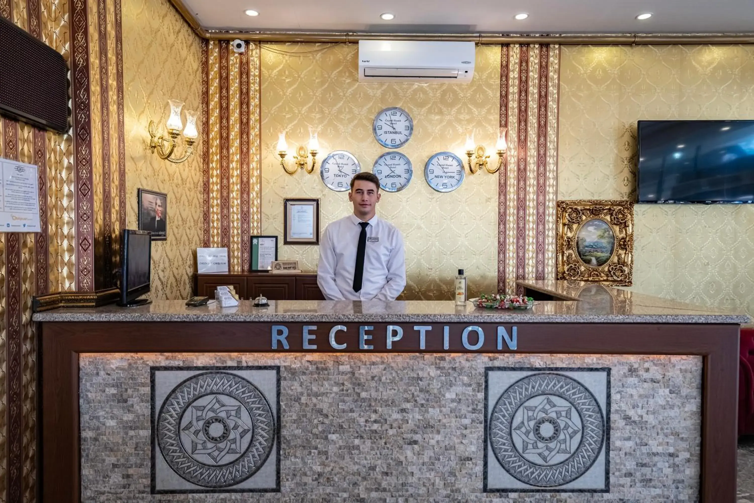 Lobby/Reception in Grand Hamit Hotel