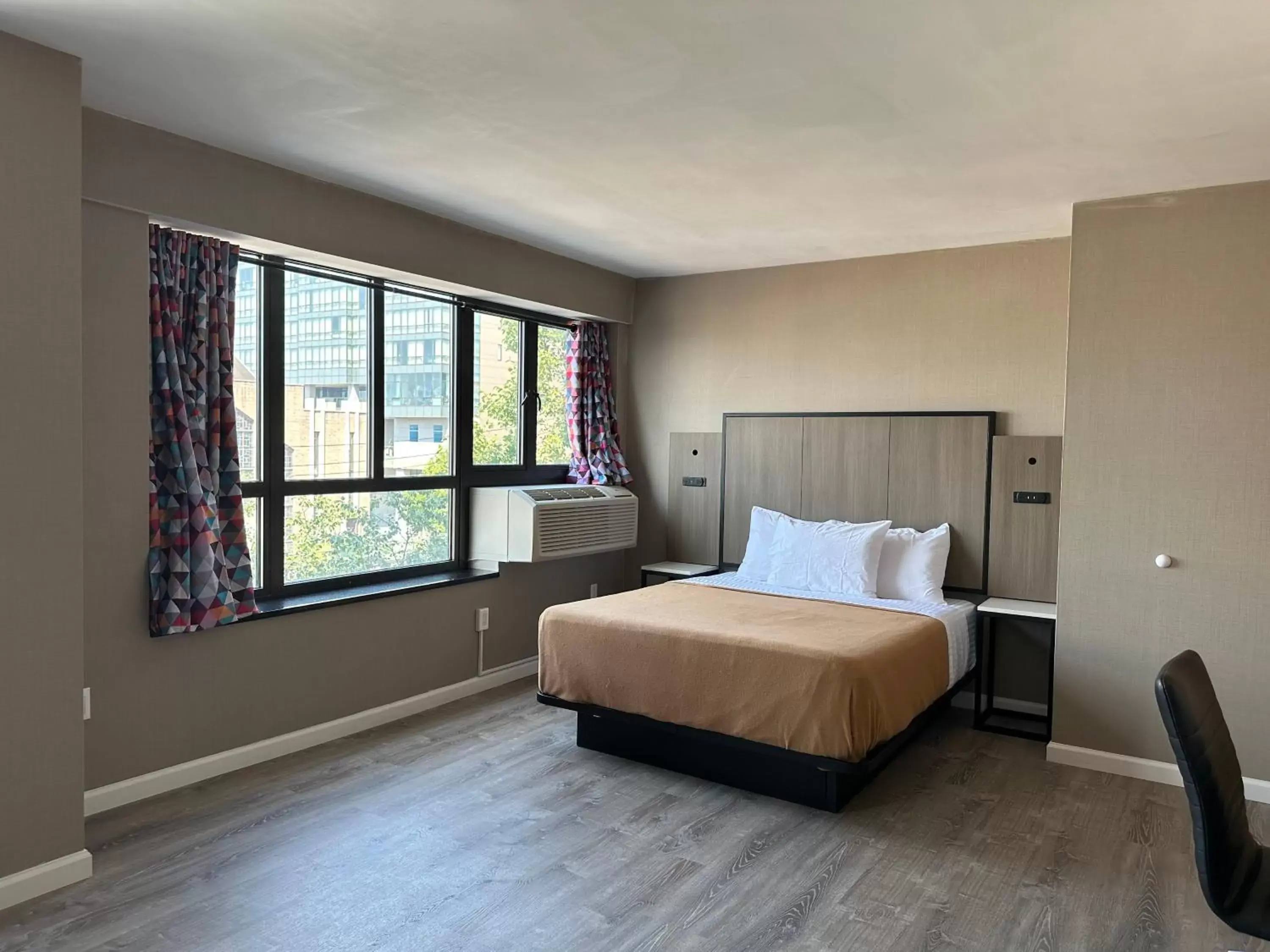 Bed in Regal Inn & Suites New York