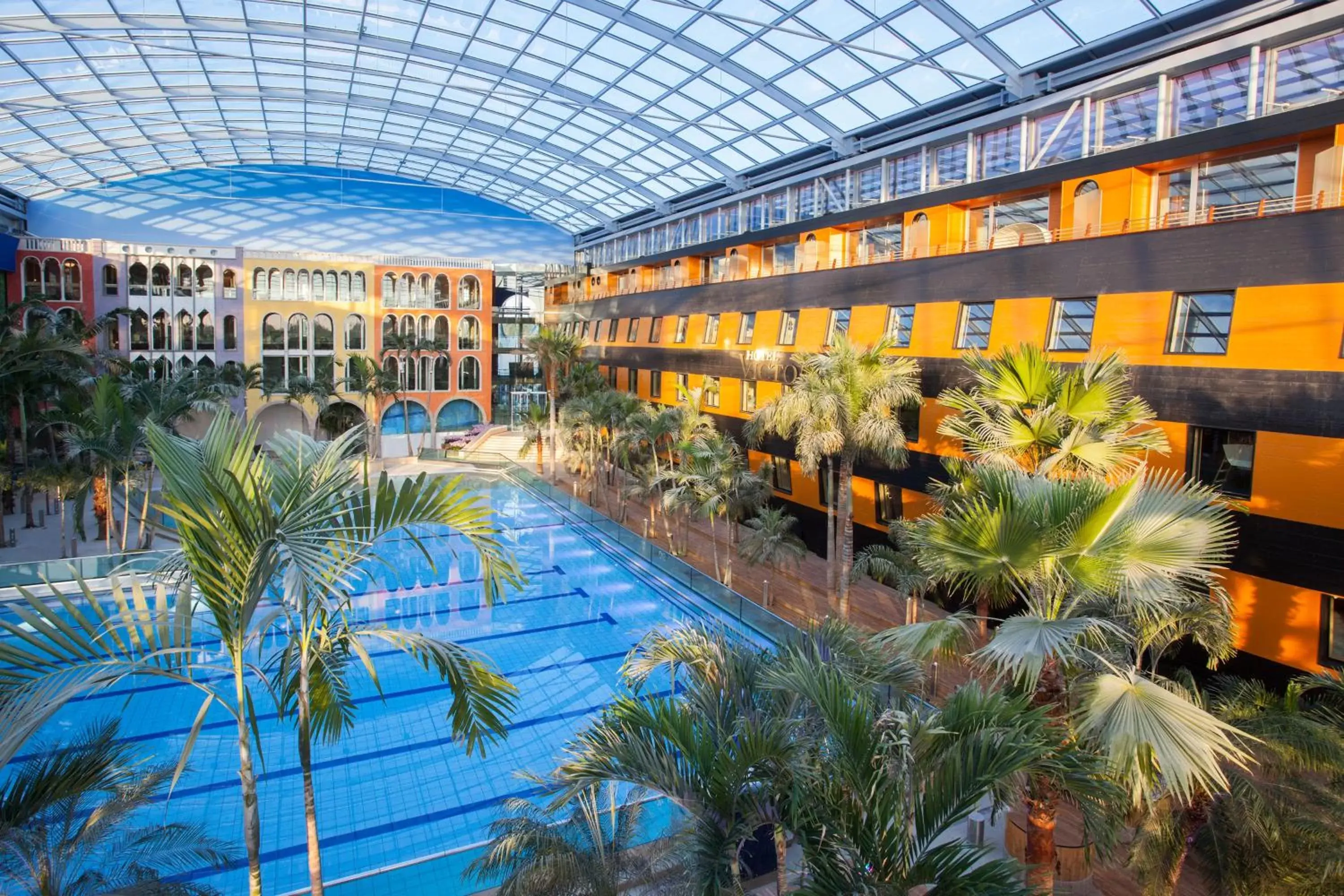 Facade/entrance, Swimming Pool in Hotel Victory Therme Erding