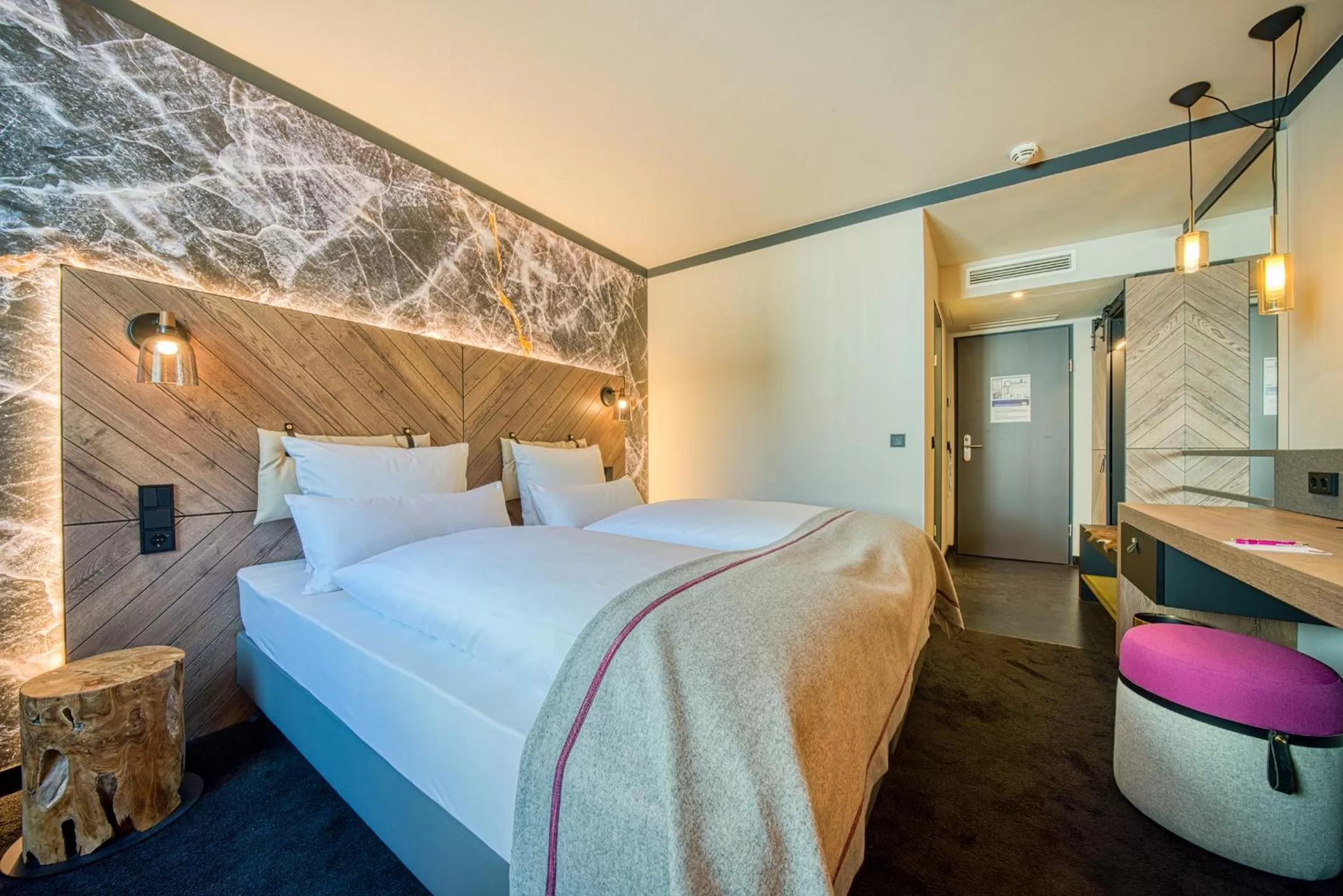 Photo of the whole room, Bed in FourSide Hotel Salzburg Messe, Trademark Collection by Wyndham