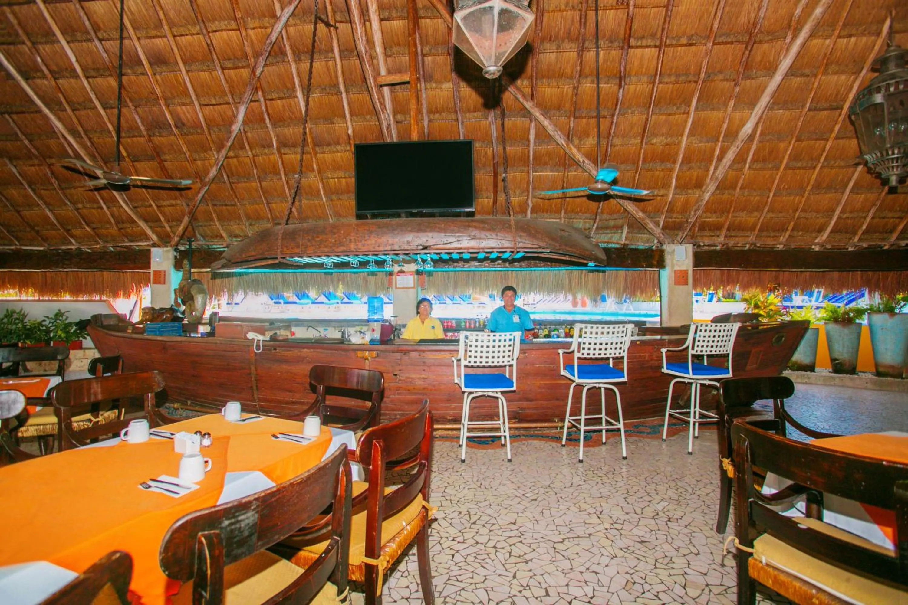 Restaurant/places to eat in Casa del Mar Cozumel Hotel & Dive Resort with free access to an exclusive beach club
