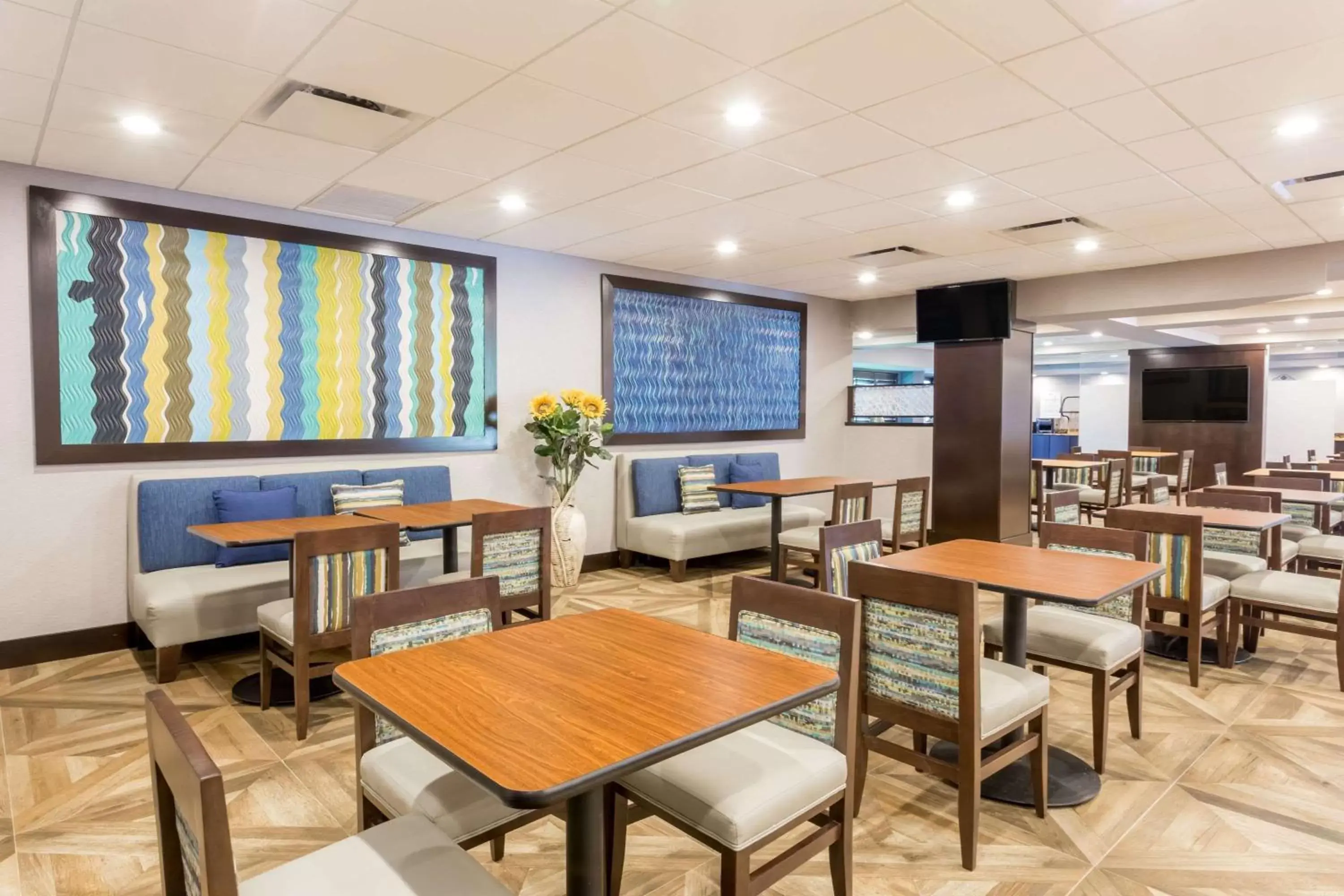 Lobby or reception, Restaurant/Places to Eat in Wingate by Wyndham - Universal Studios and Convention Center