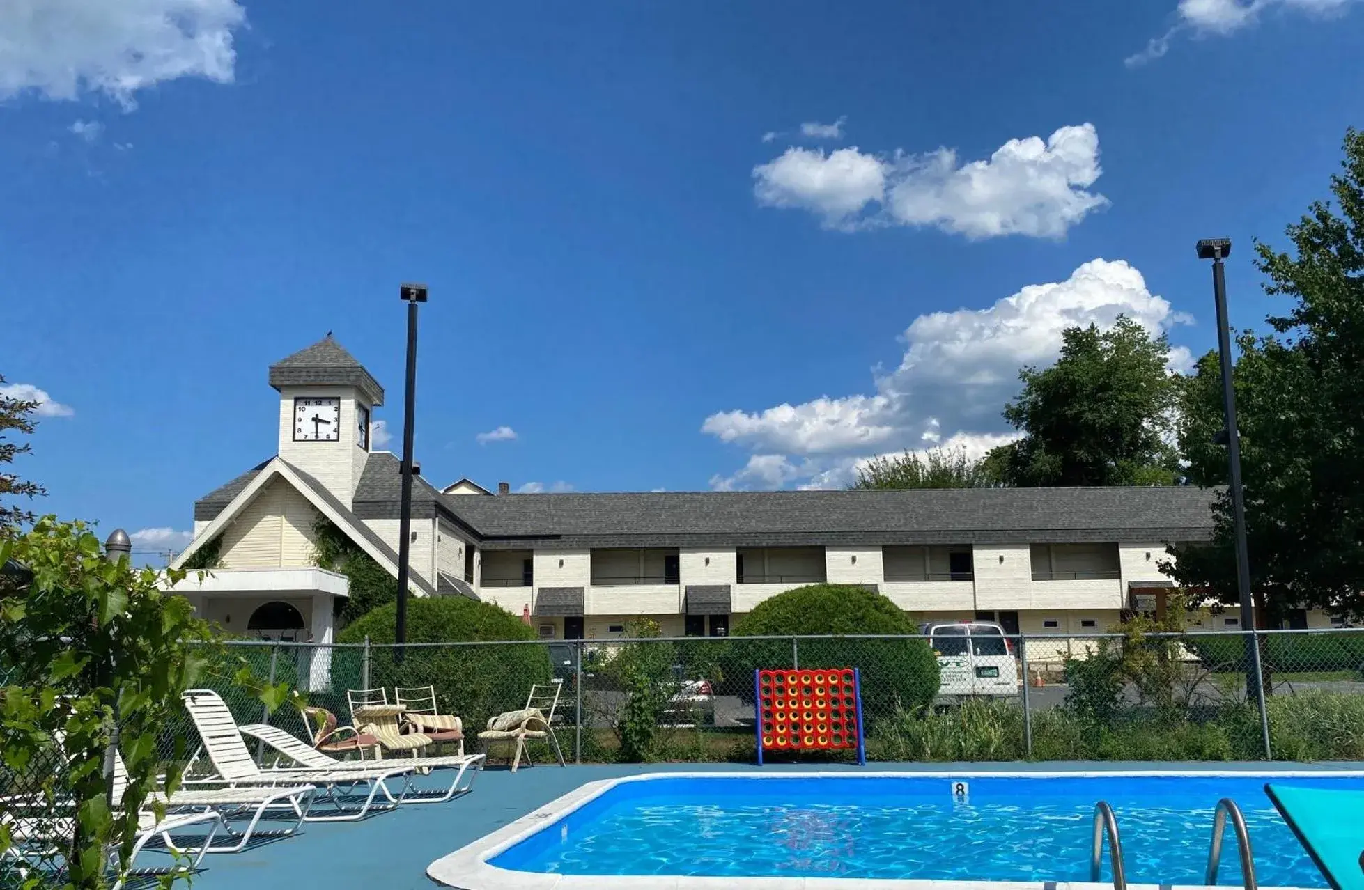 Property building, Swimming Pool in The Black Mountain Inn