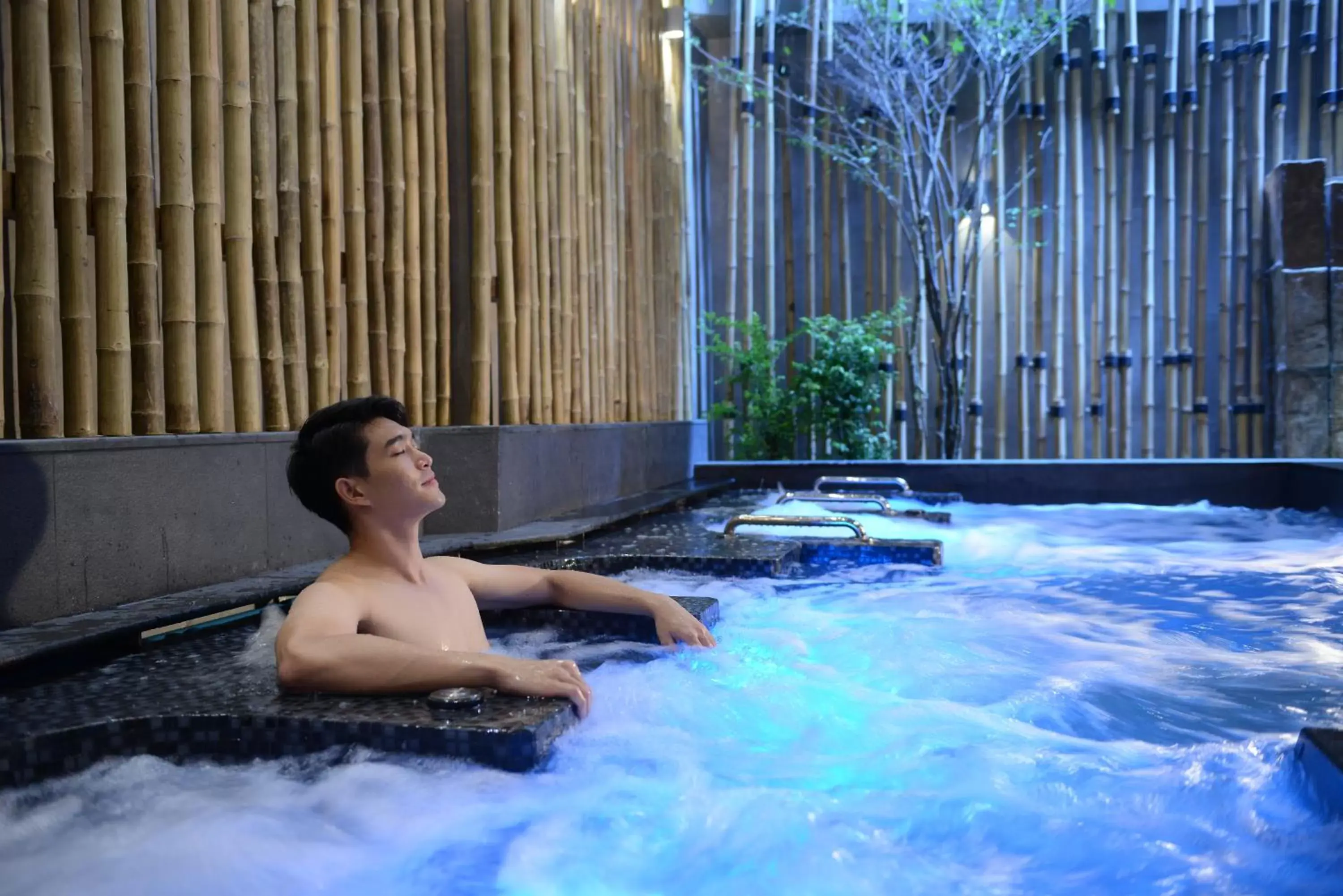 Hot Spring Bath, Swimming Pool in Grande Centre Point Sukhumvit 55 Thong Lo