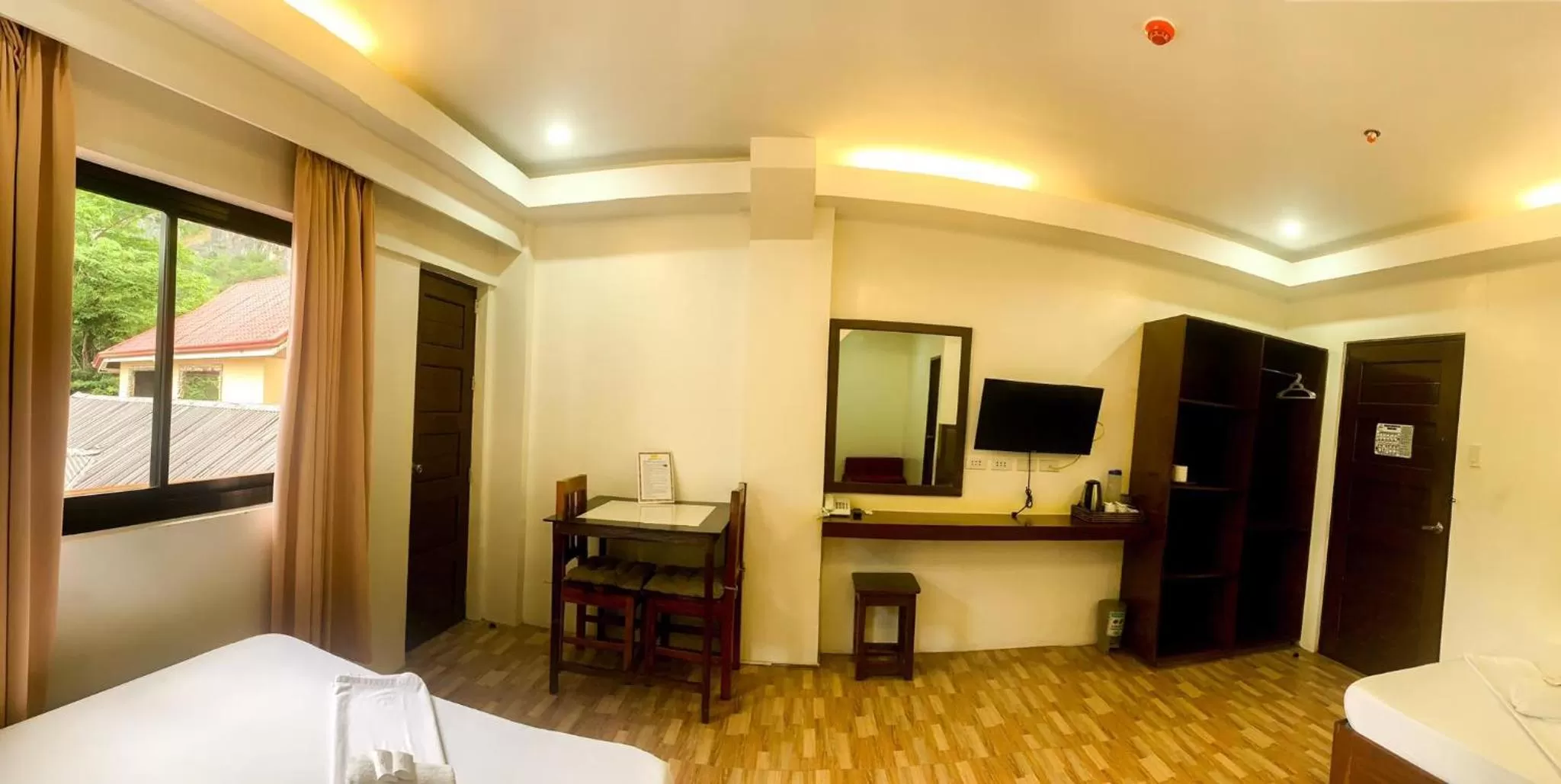 TV and multimedia, Bed in Jurias Garden Hotel