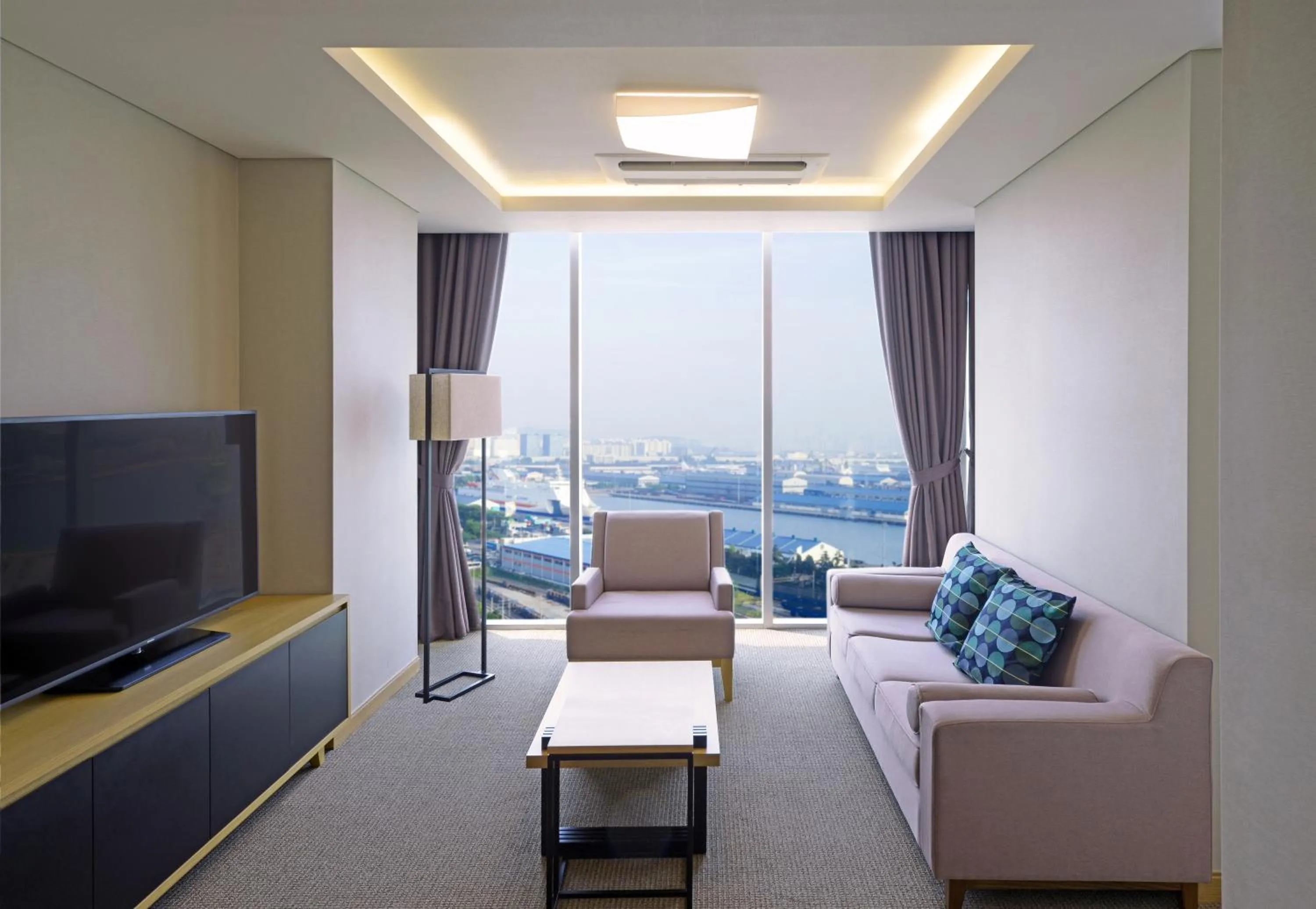 TV and multimedia in Harbor Park Hotel