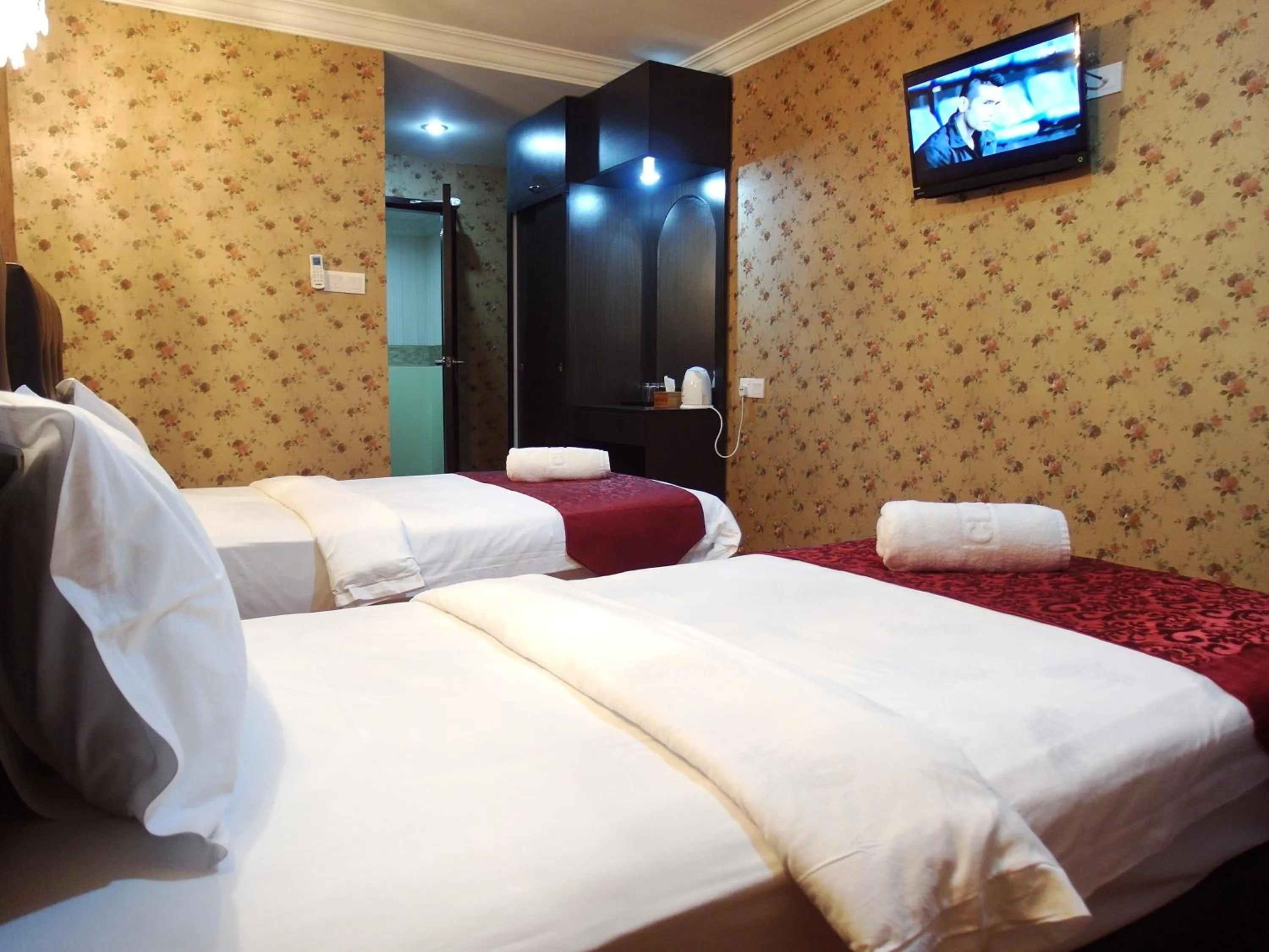 Bedroom, Bed in Classic Kinabalu Hotel