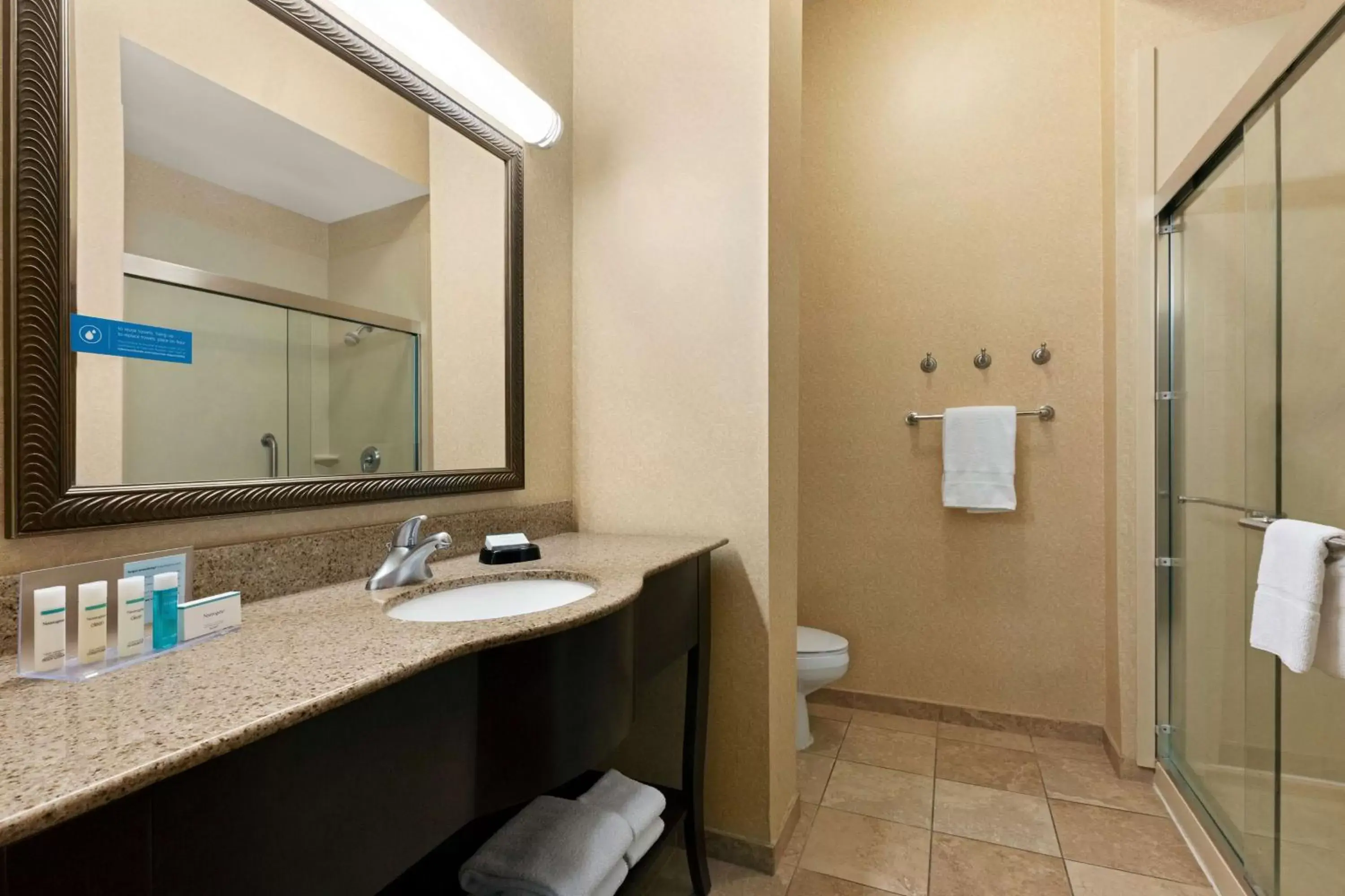 Bathroom in Hampton Inn & Suites Atlanta Airport West Camp Creek Pkwy