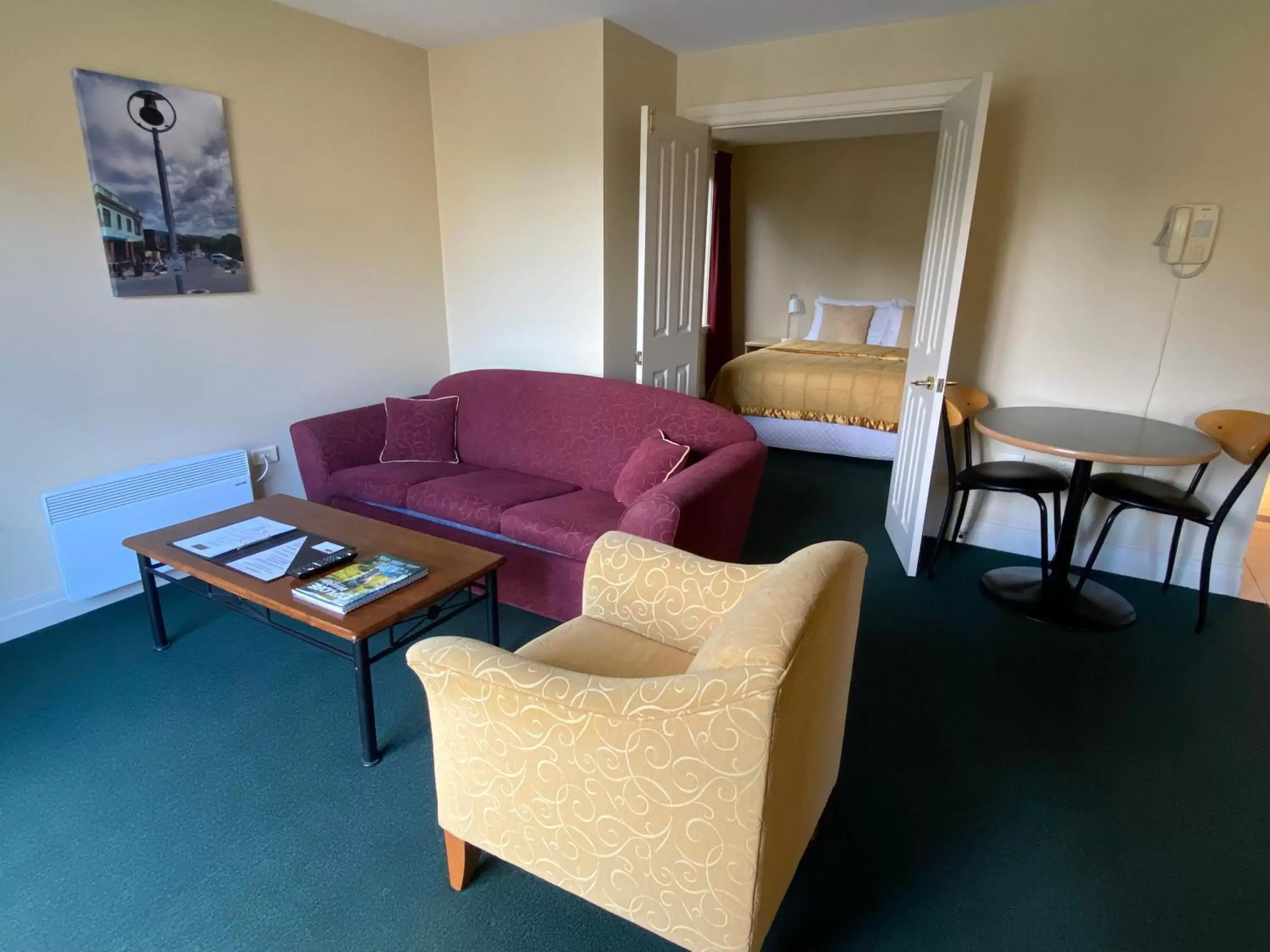 Living room, Seating Area in Motel On York