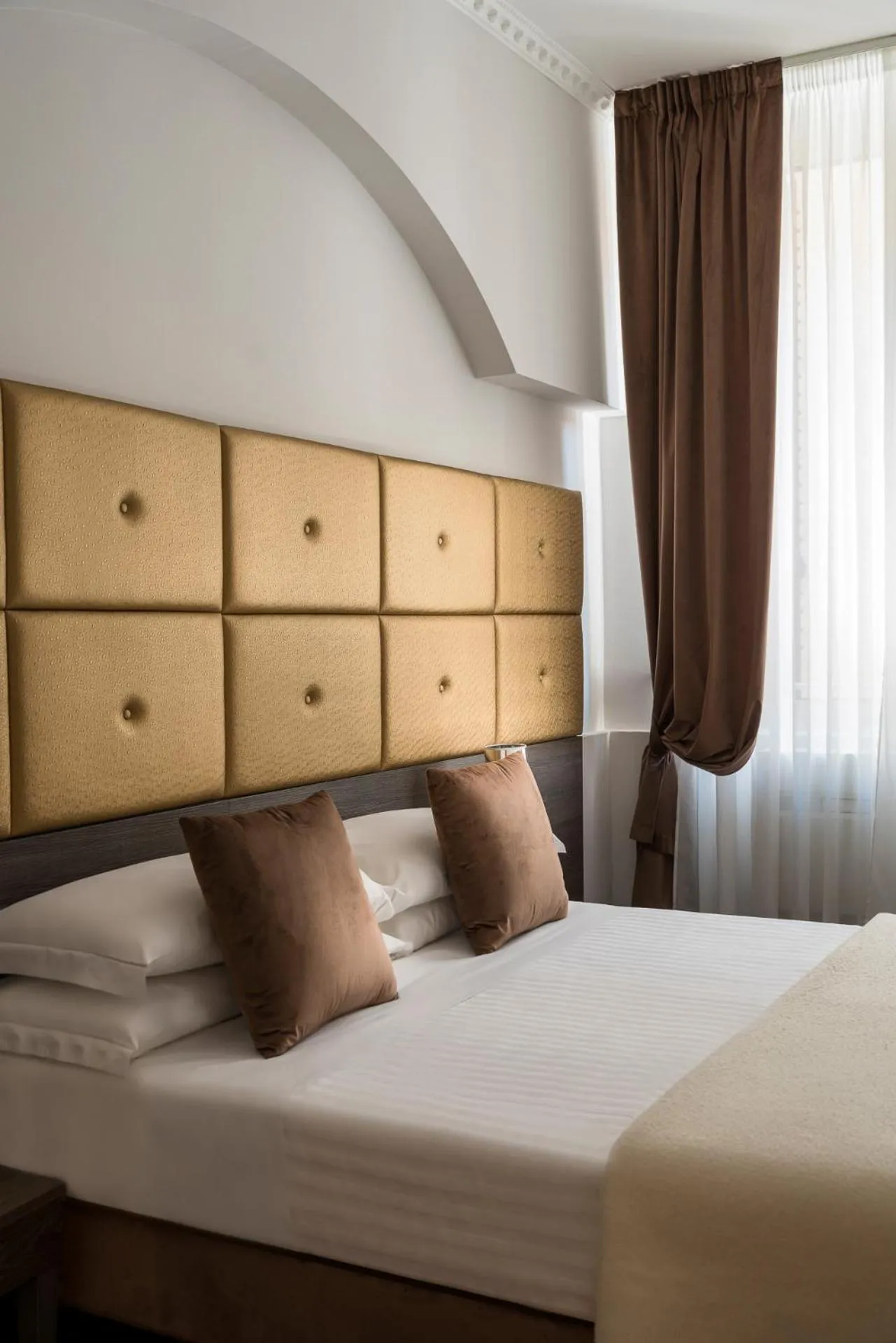 Bedroom, Bed in Albergo Rossini 1936 - Small & Charming