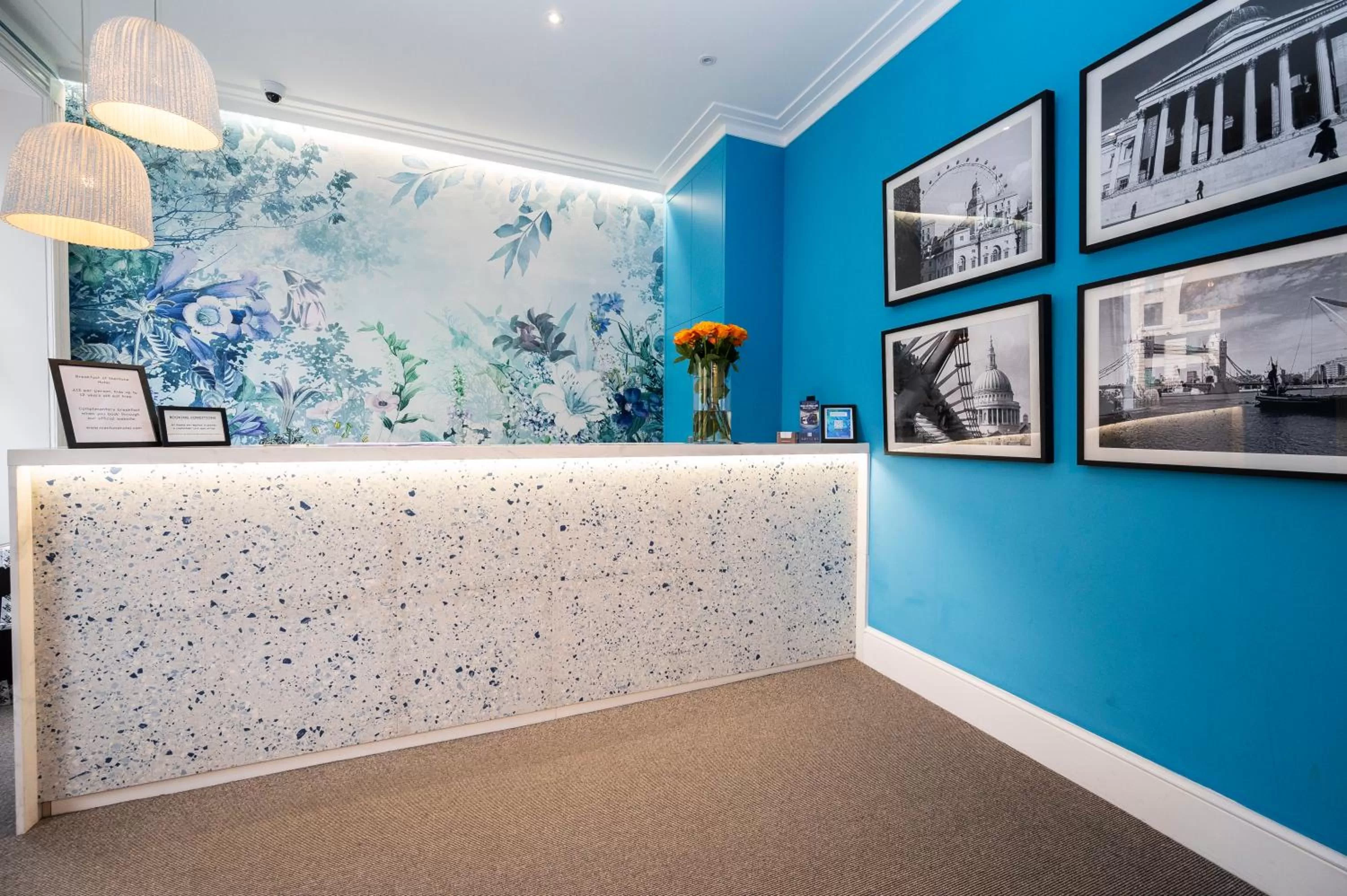 Lobby or reception in Mentone Hotel