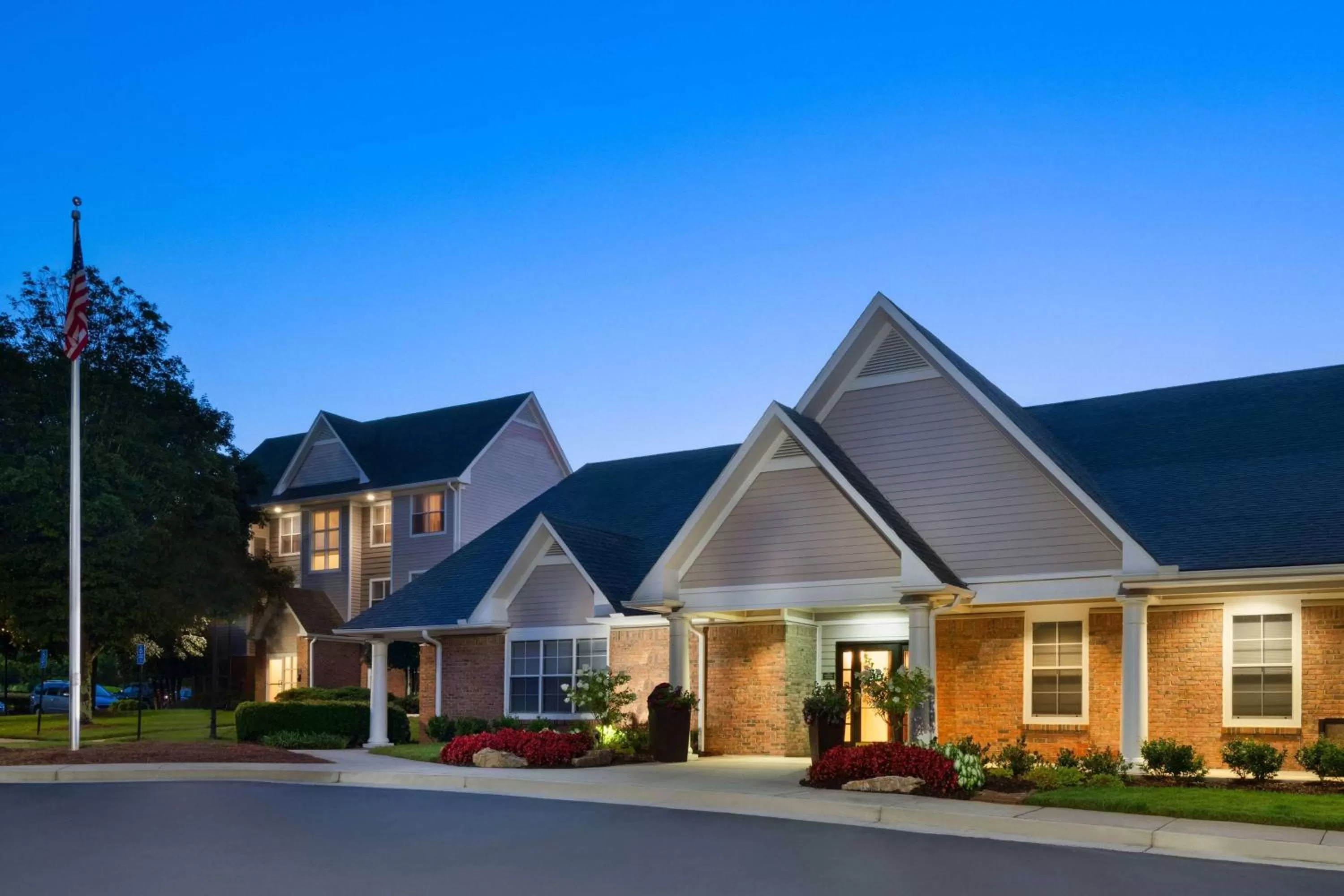 Property building in Sonesta ES Suites Atlanta Alpharetta North Point Mall