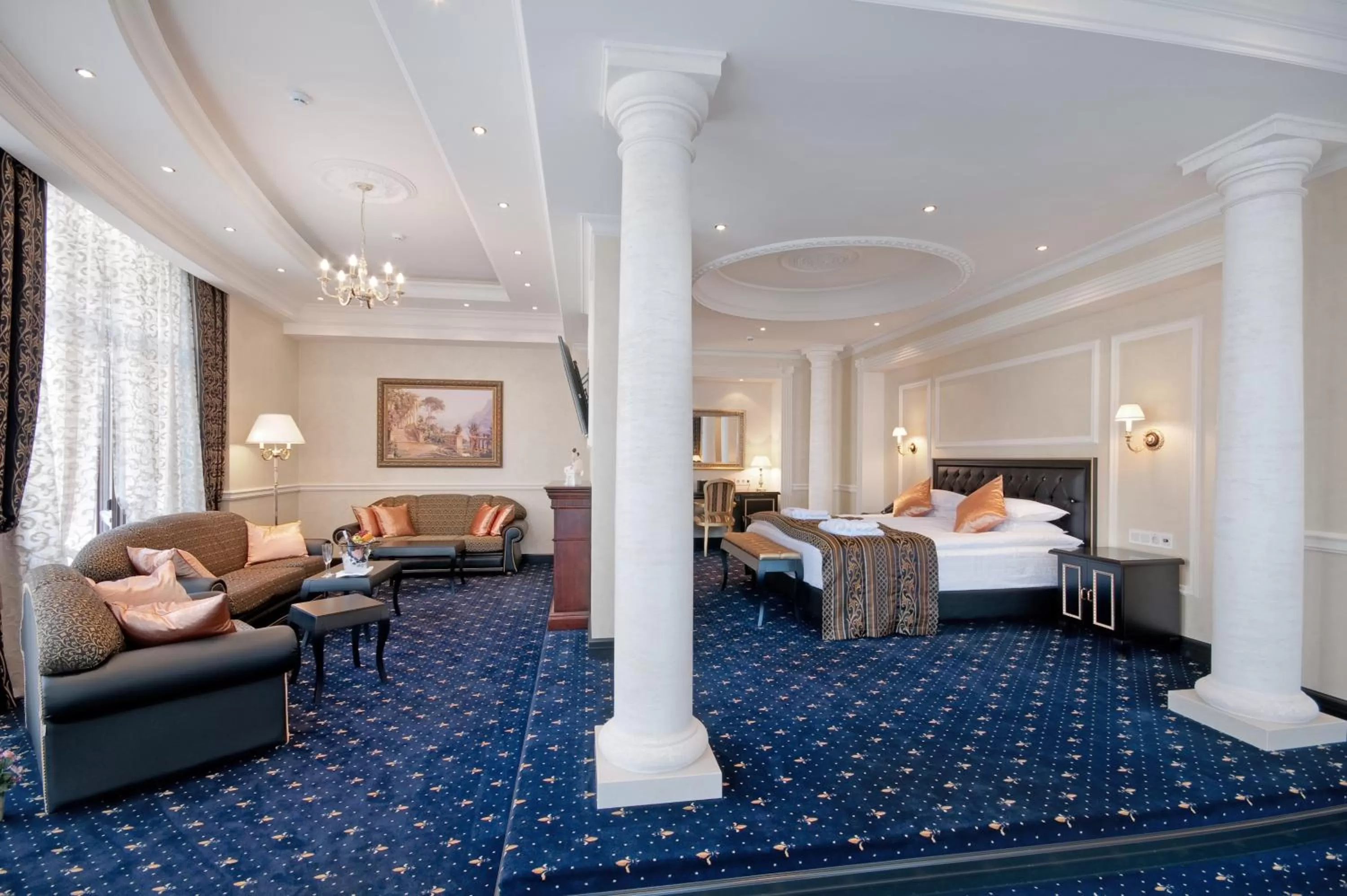 Photo of the whole room, Bed in Villa Le Premier - Maestro