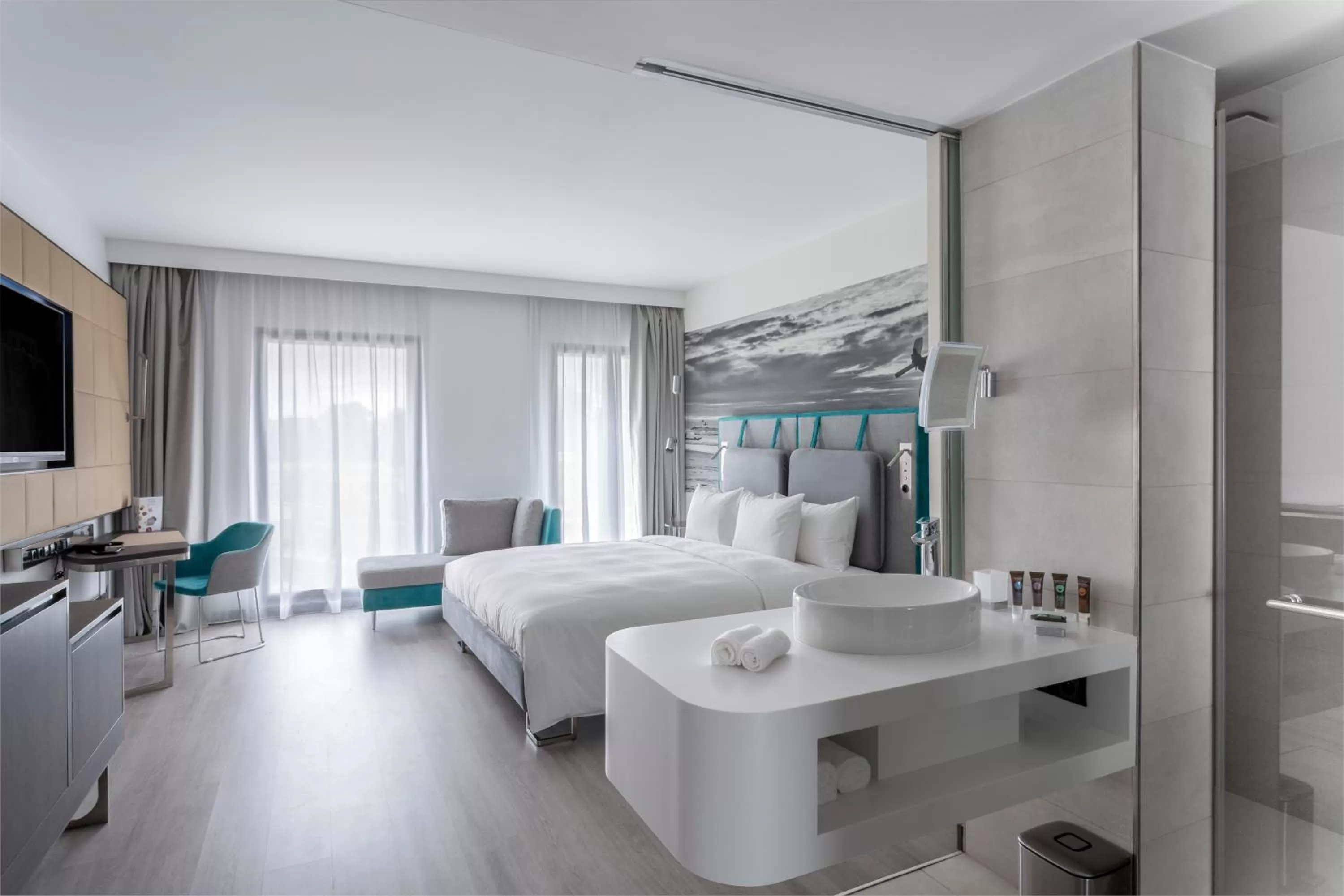 Bathroom, Bed in Novotel Convention And Spa