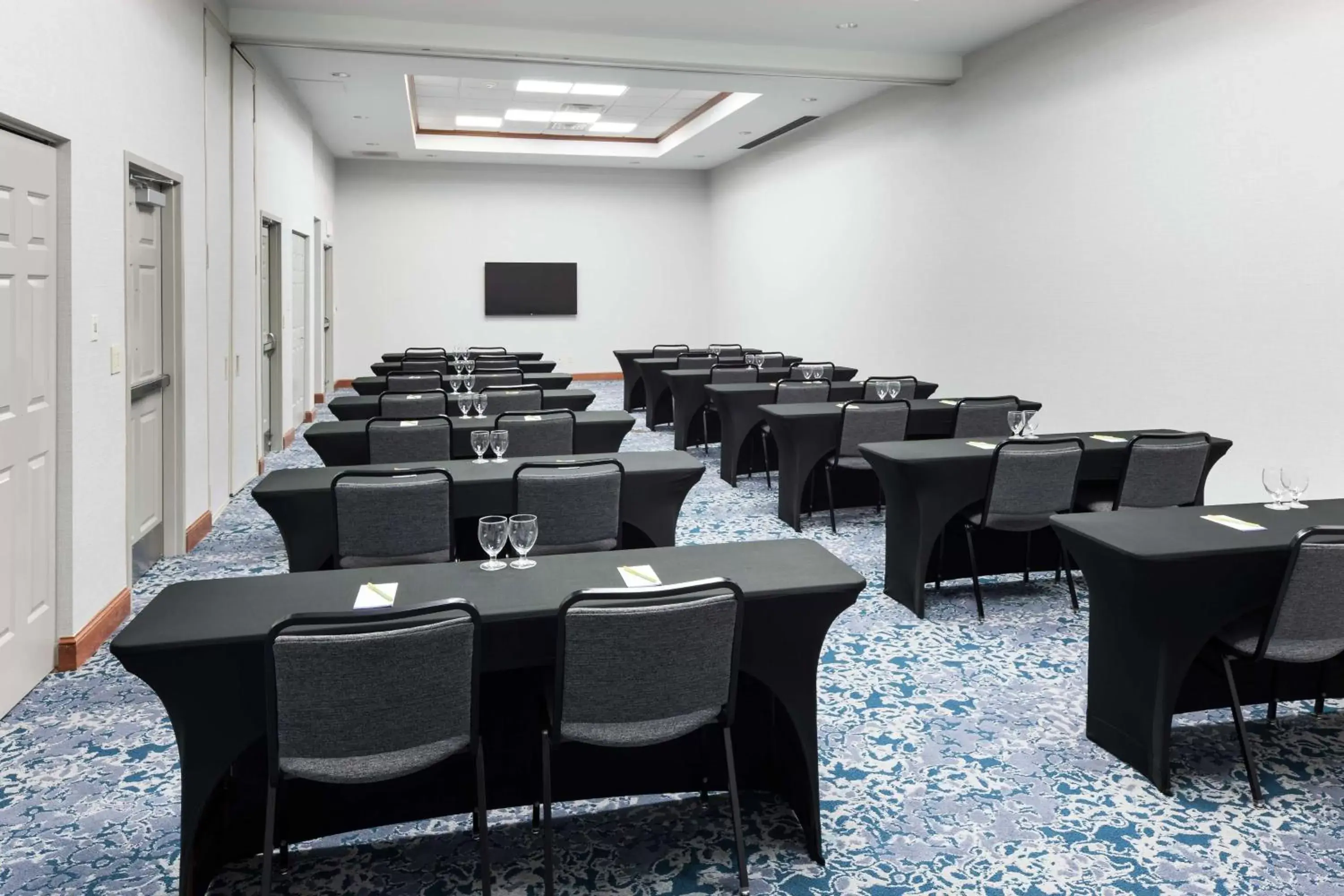 Meeting/conference room in Hilton Garden Inn Lake Forest Mettawa