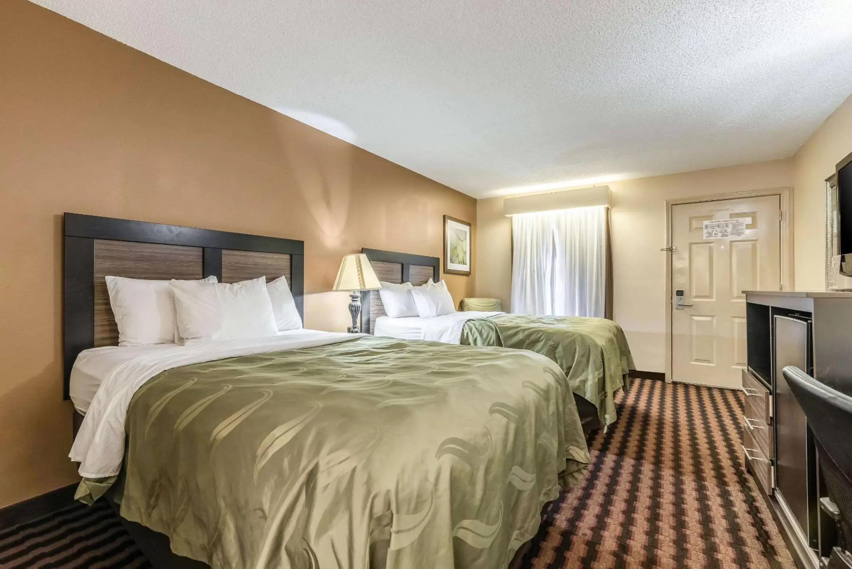 Photo of the whole room in Quality Inn Decatur River City