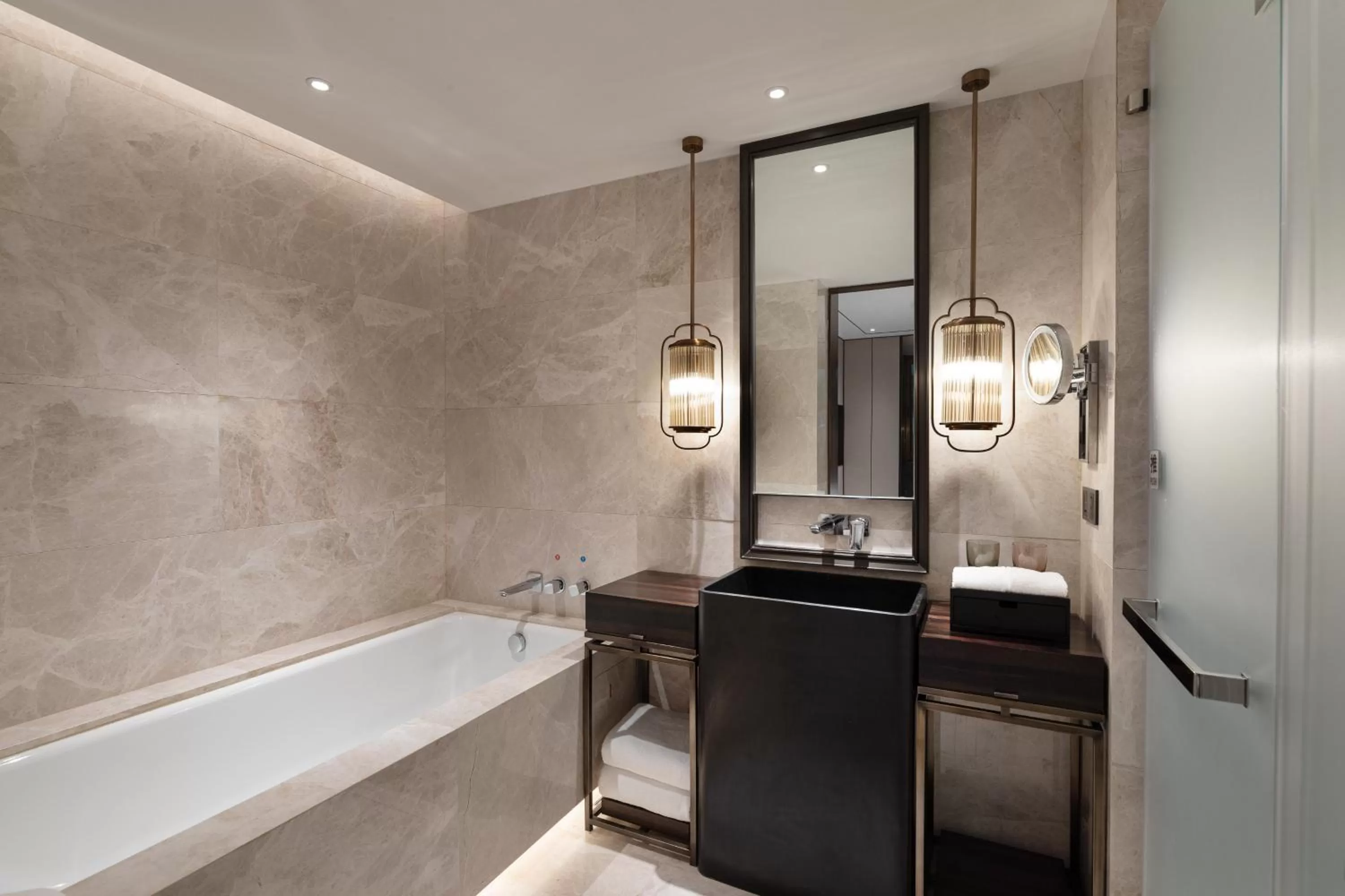 Photo of the whole room in HUALUXE Xi'an Tanghua by IHG