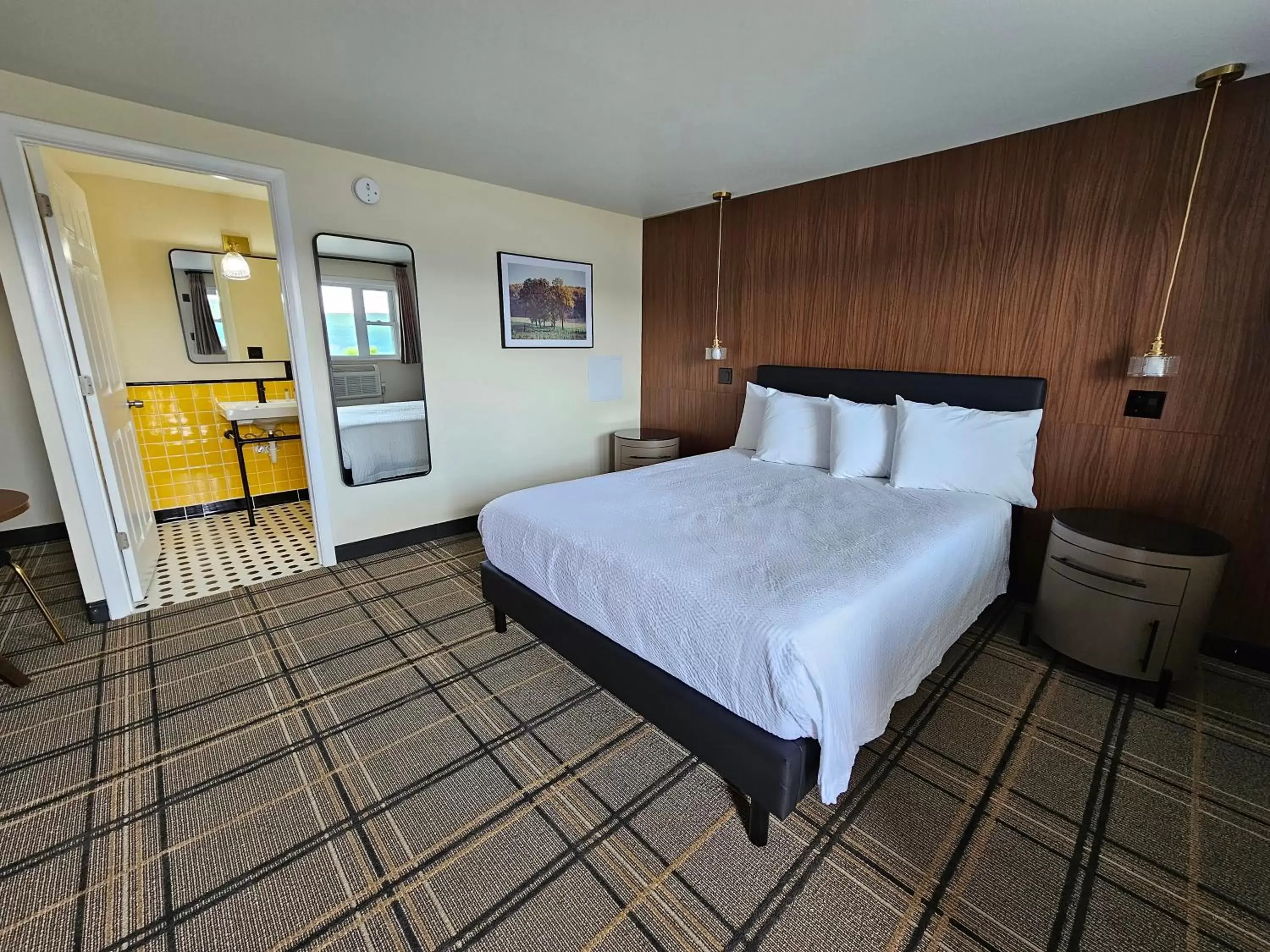 Bedroom, Bed in The Hotel Laurel at Seneca
