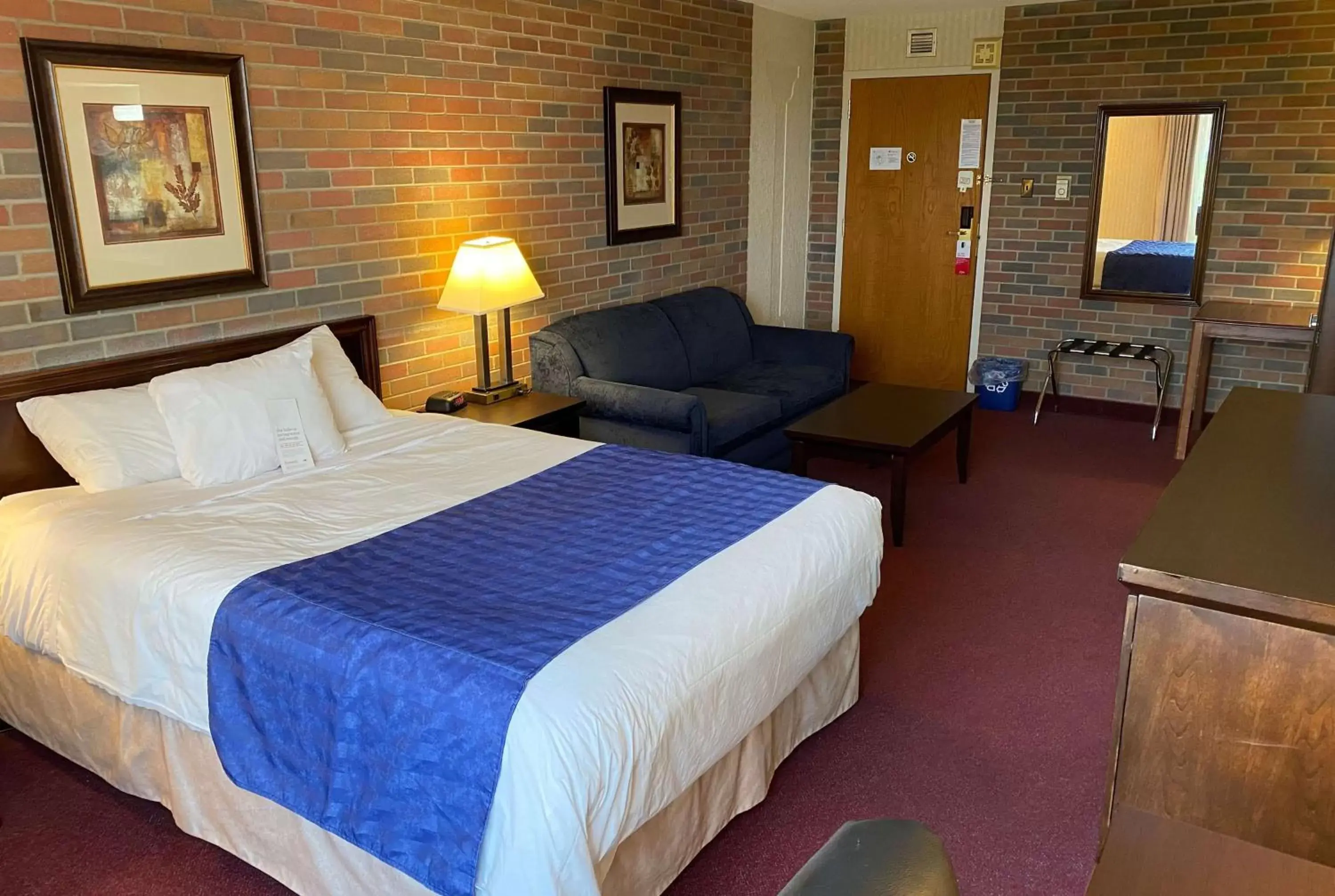 Photo of the whole room, Bed in Ramada by Wyndham Lethbridge Photo of the whole room, Bed in Ramada by Wyndham Lethbridge