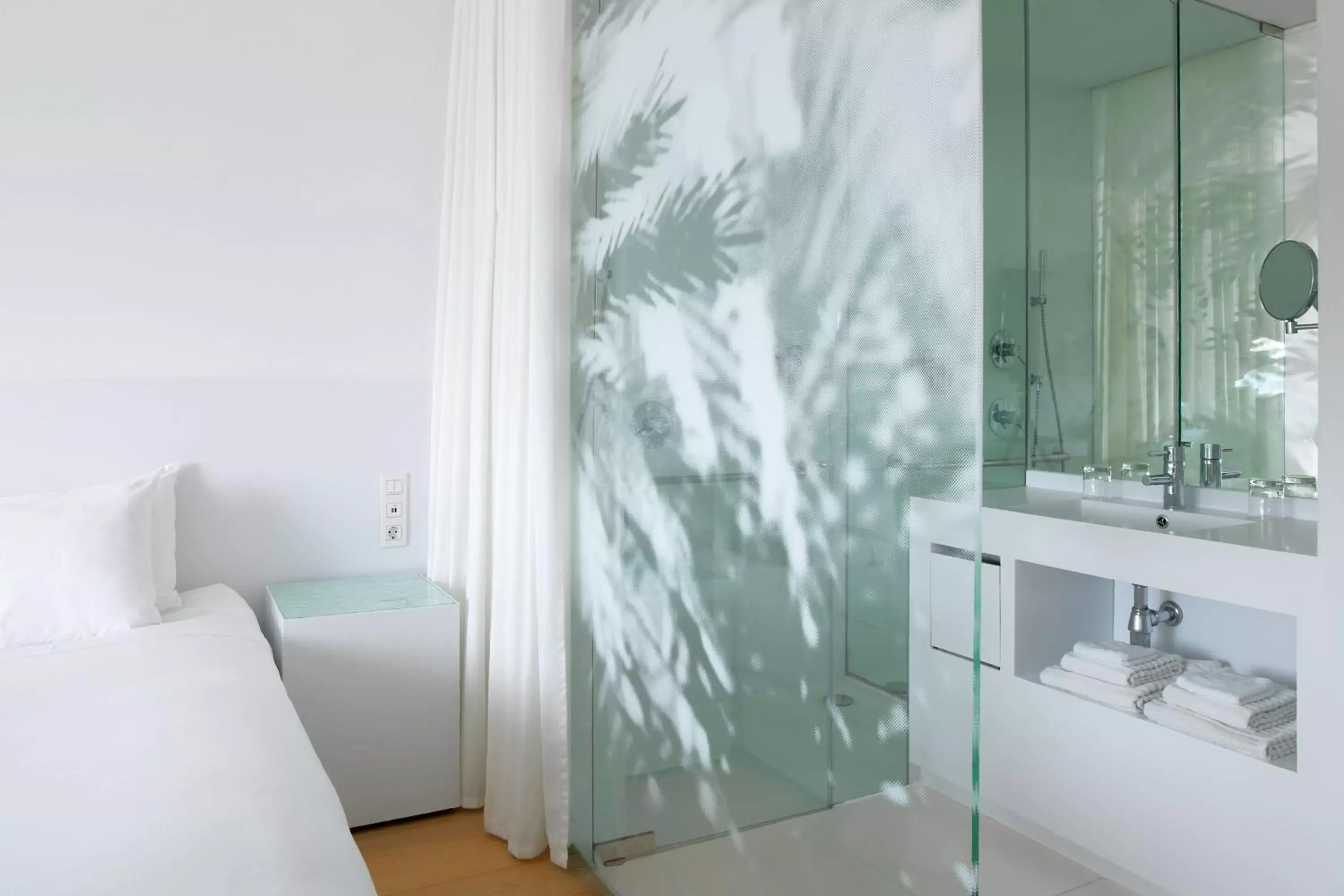 Photo of the whole room, Bathroom in Renaissance Barcelona Fira Hotel
