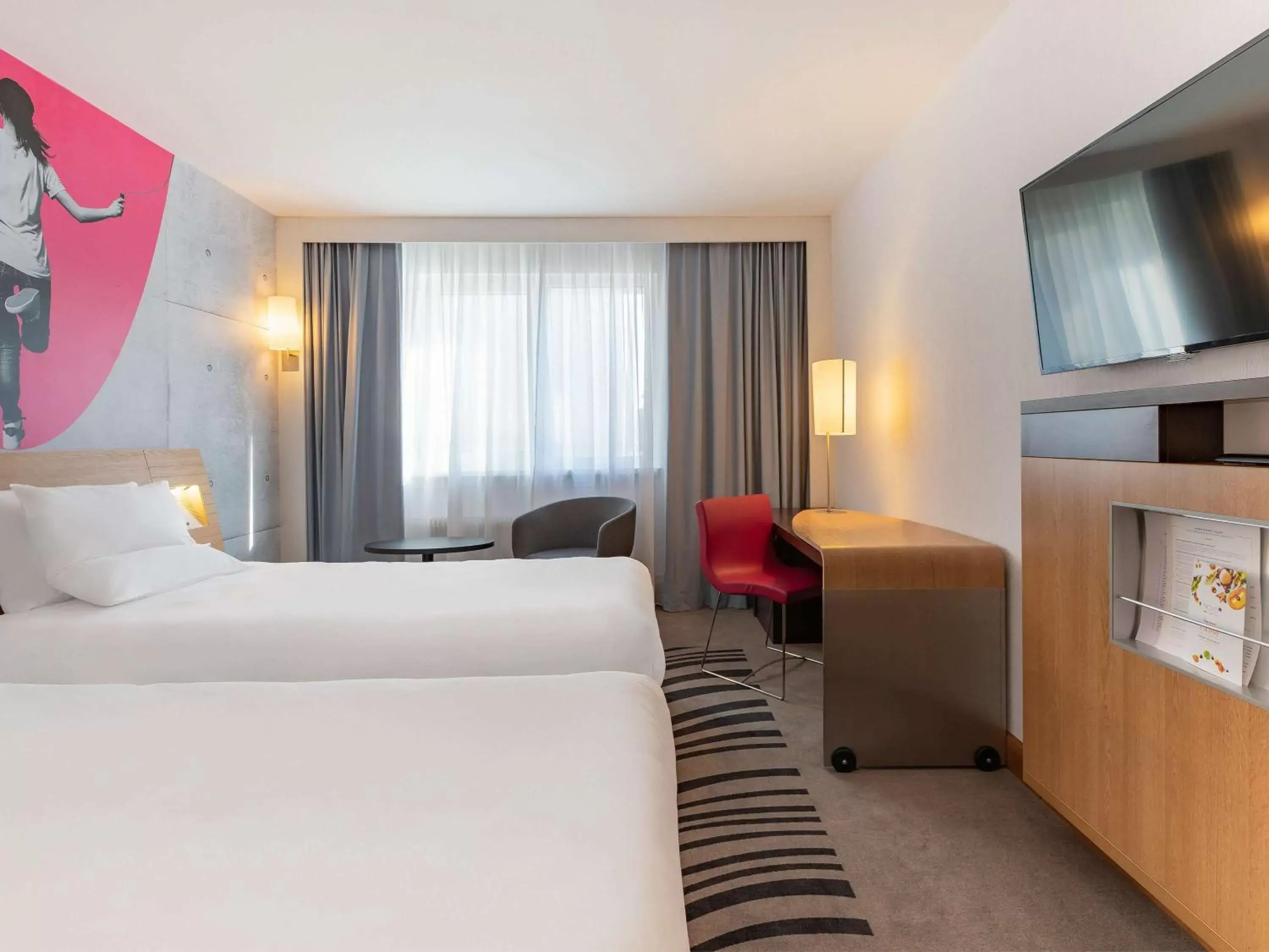 Photo of the whole room, Bed in Novotel Wrocław City