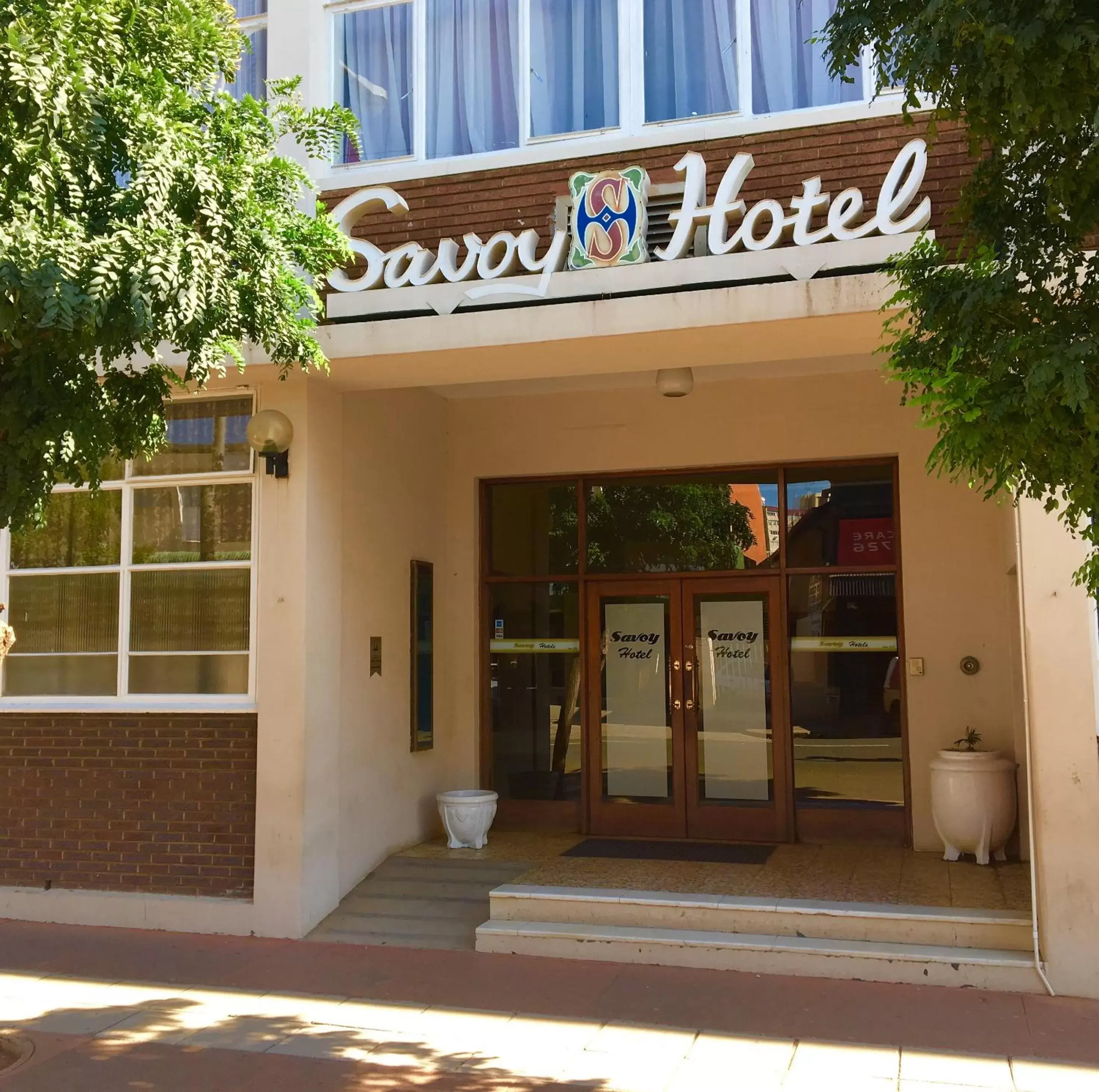 Facade/entrance in Savoy Hotel Kimberley