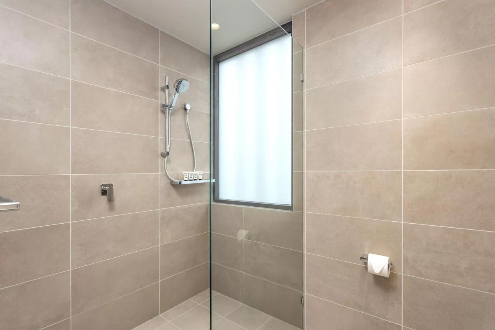 Shower in Club Old Bar Motel