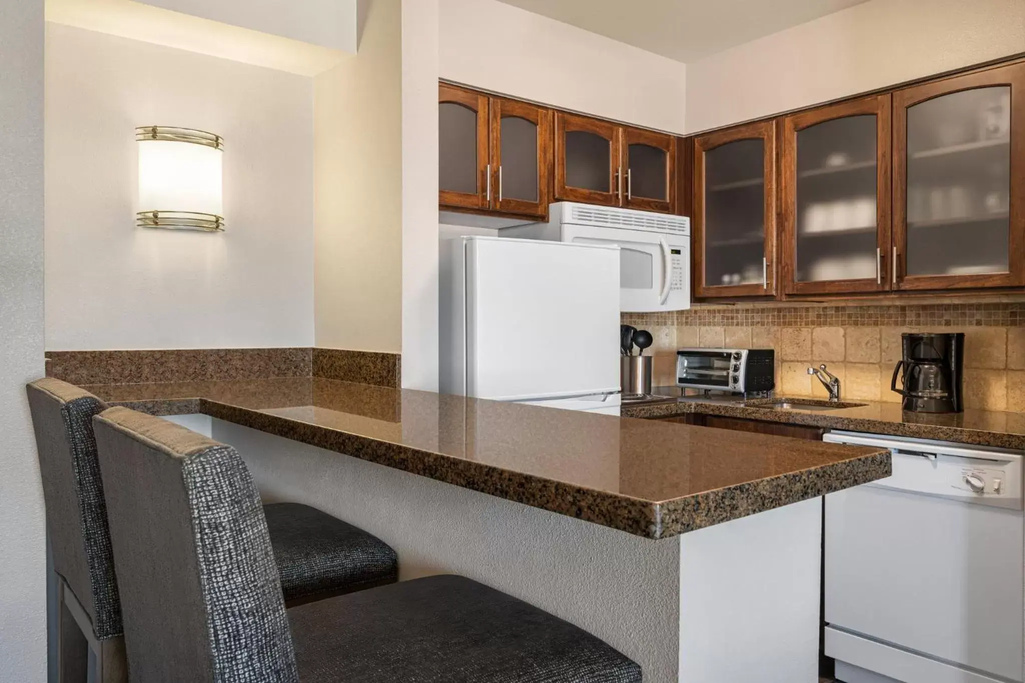 Photo of the whole room, Kitchen/Kitchenette in Staybridge Suites Oklahoma City-Quail Springs, an IHG Hotel