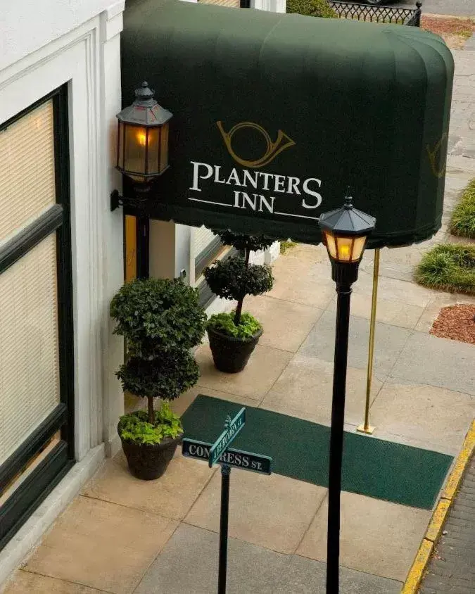 Facade/entrance in Planters Inn on Reynolds Square