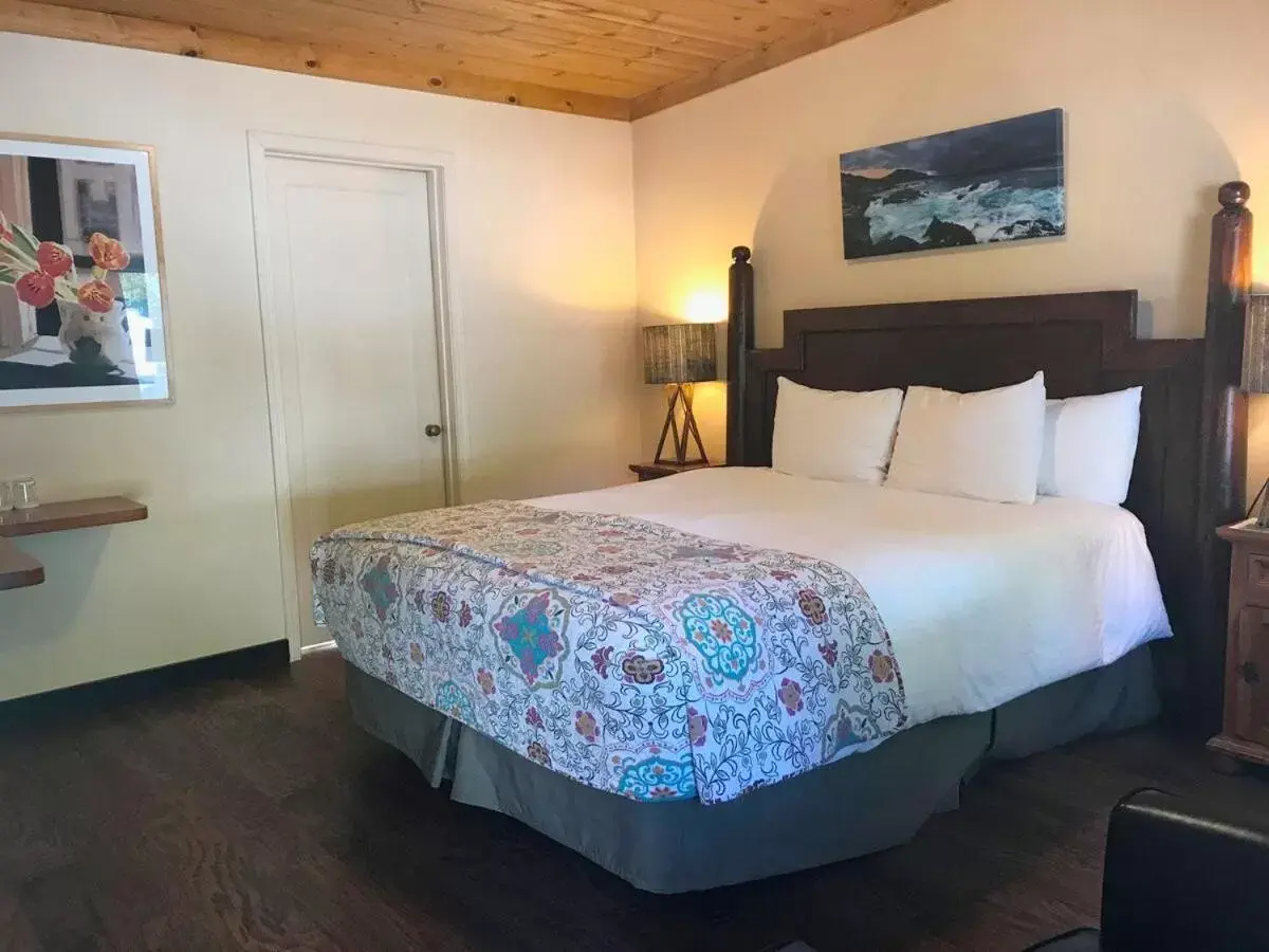 Bedroom, Bed in Fernwood Resort