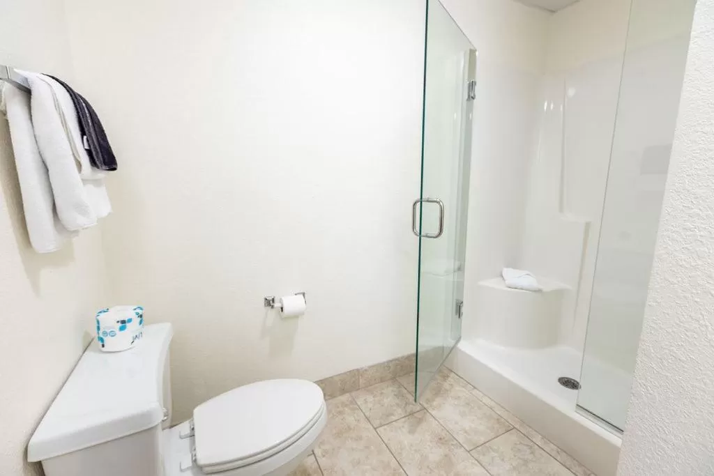 Bathroom in Savannah House Hotel