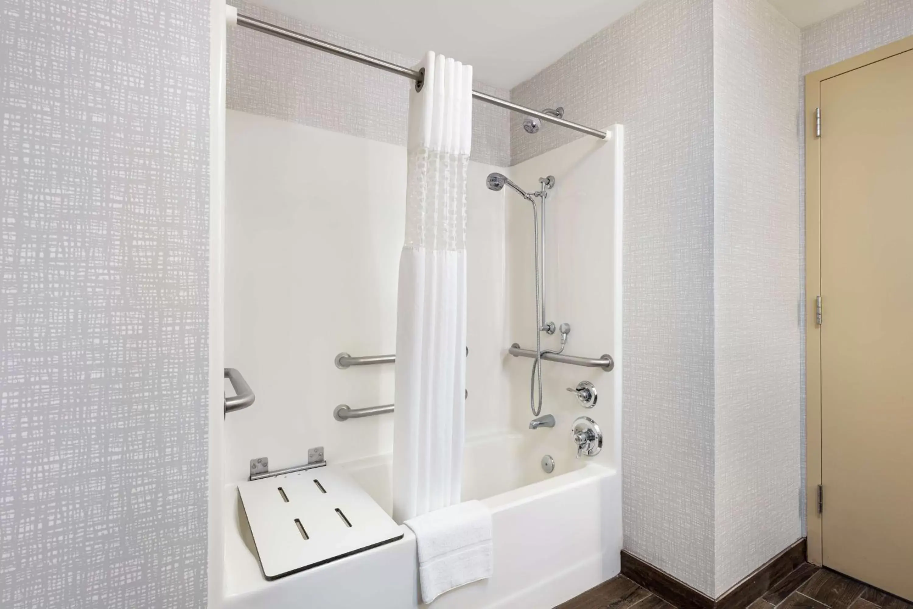 Bathroom in Newly Renovated Hampton Inn Omaha West Lakeside