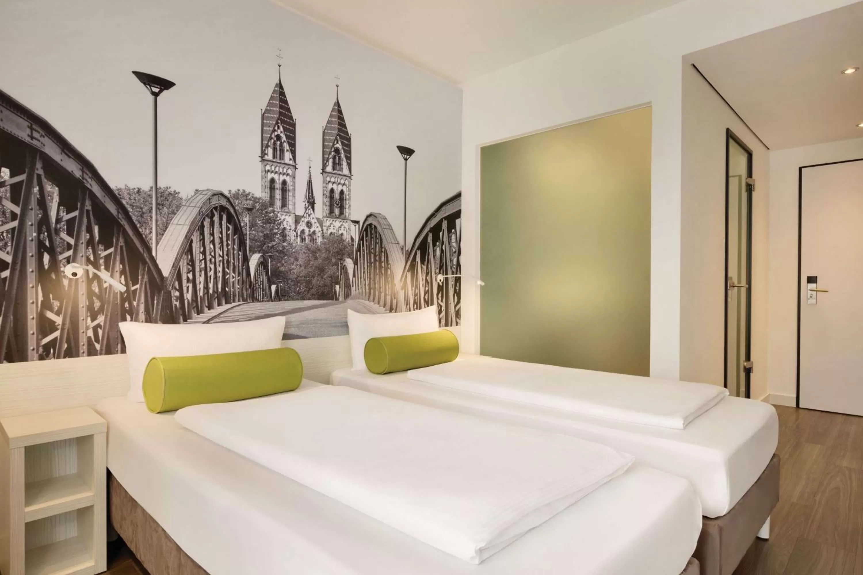 Standard Accessible Room in Super 8 by Wyndham Mainz Zollhafen