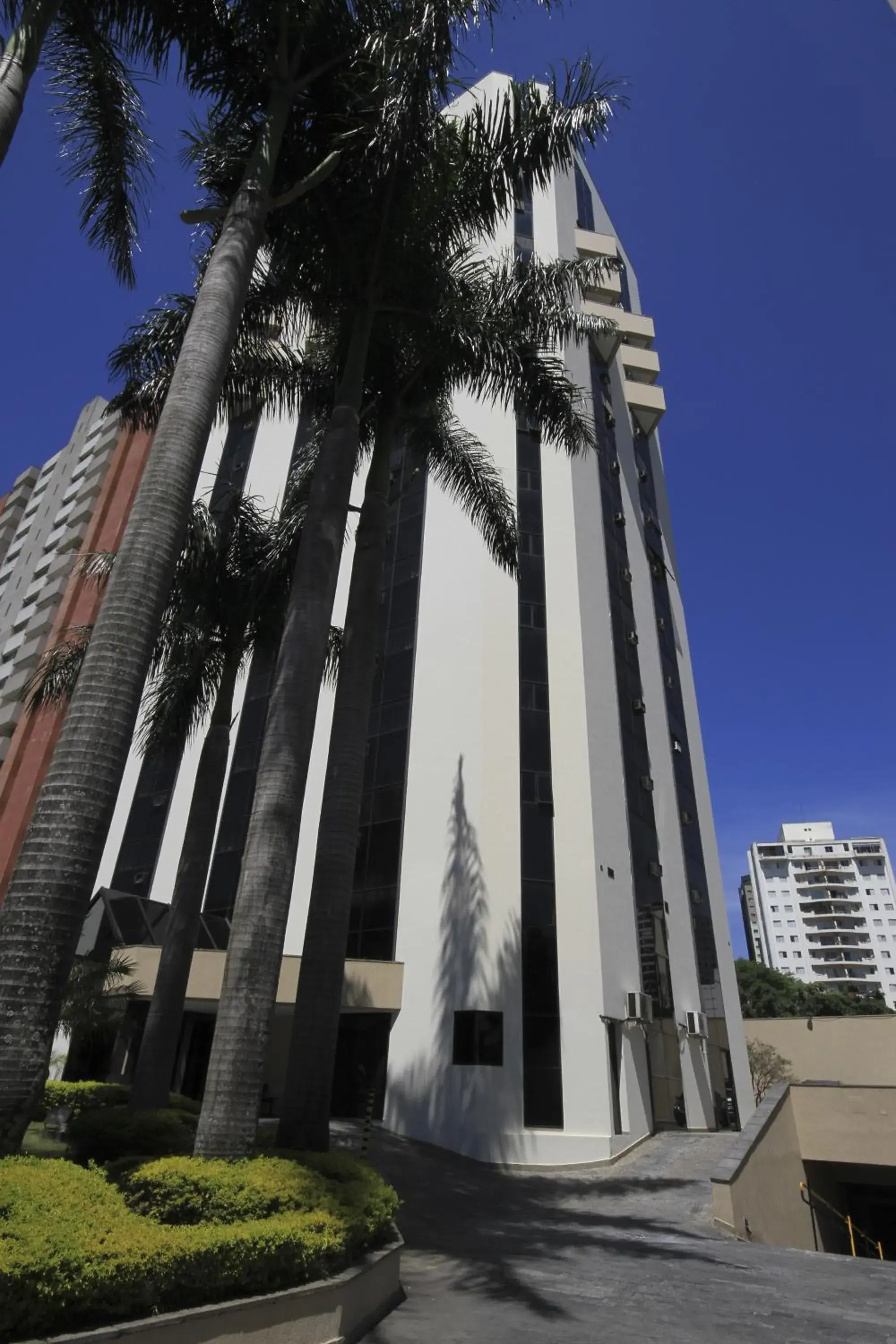 Facade/entrance, Property Building in Bienal Suítes