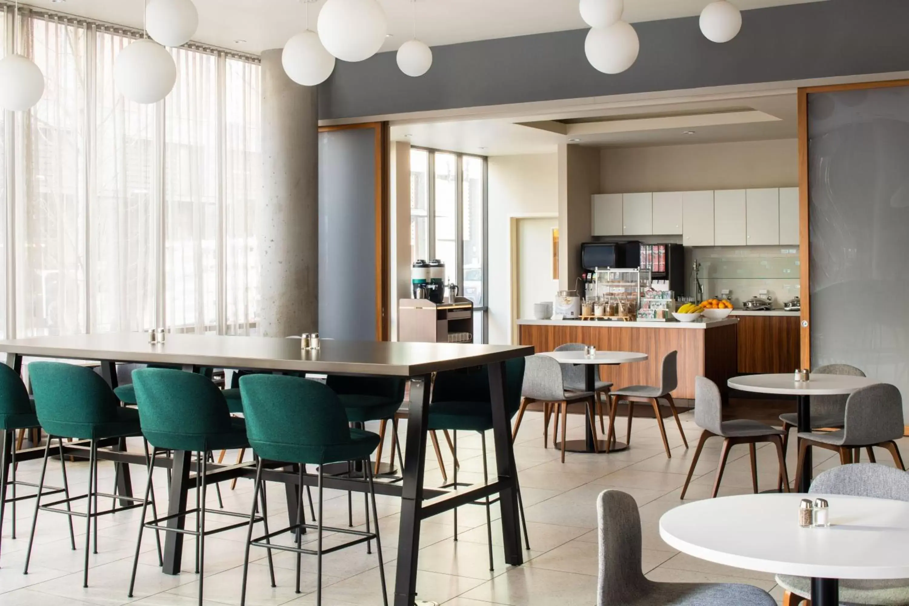 Breakfast, Restaurant/Places to Eat in Residence Inn by Marriott Portland Downtown/Pearl District