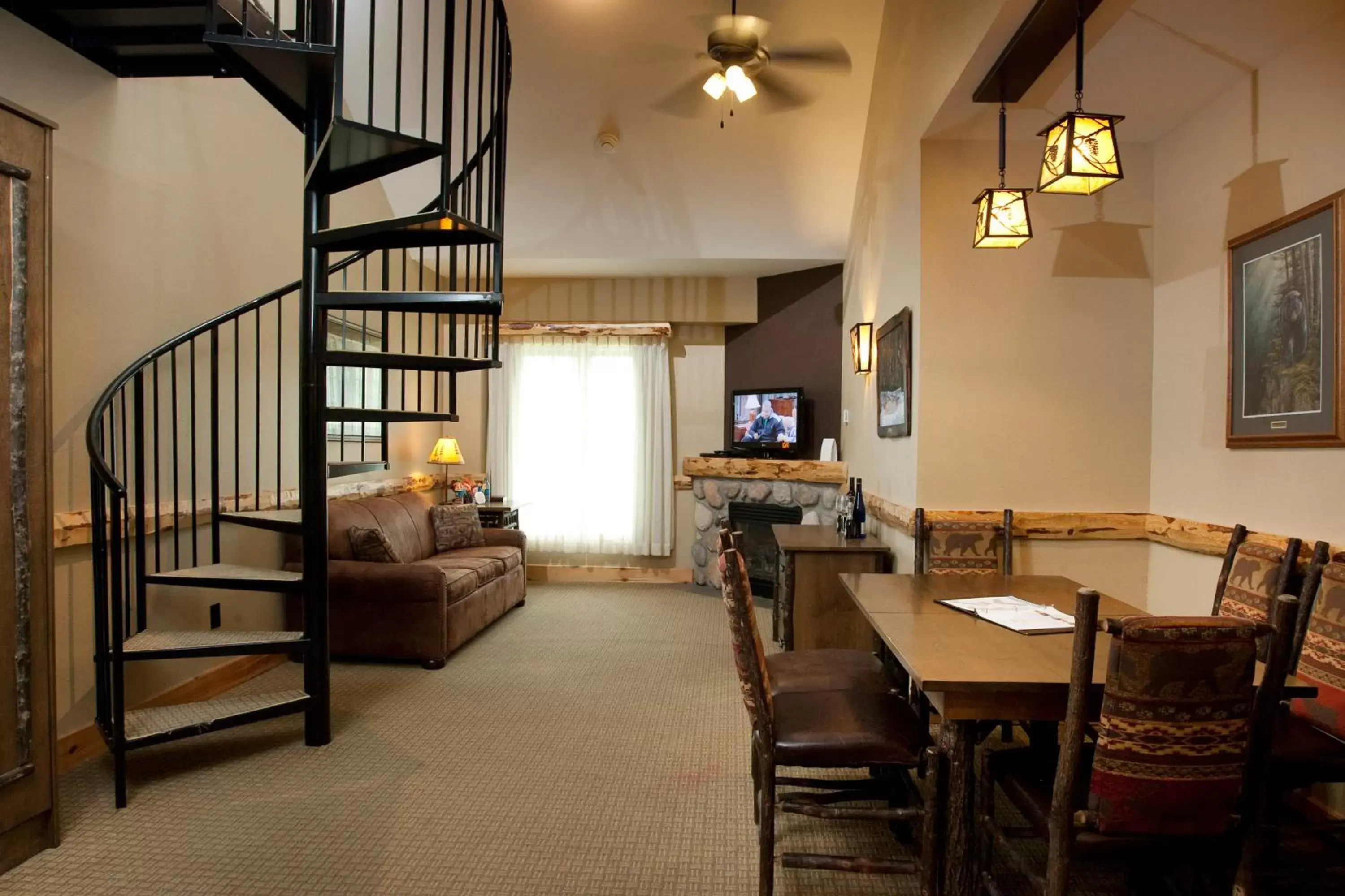 Deluxe Suite with Spa Bath in Hope Lake Lodge & Indoor Waterpark